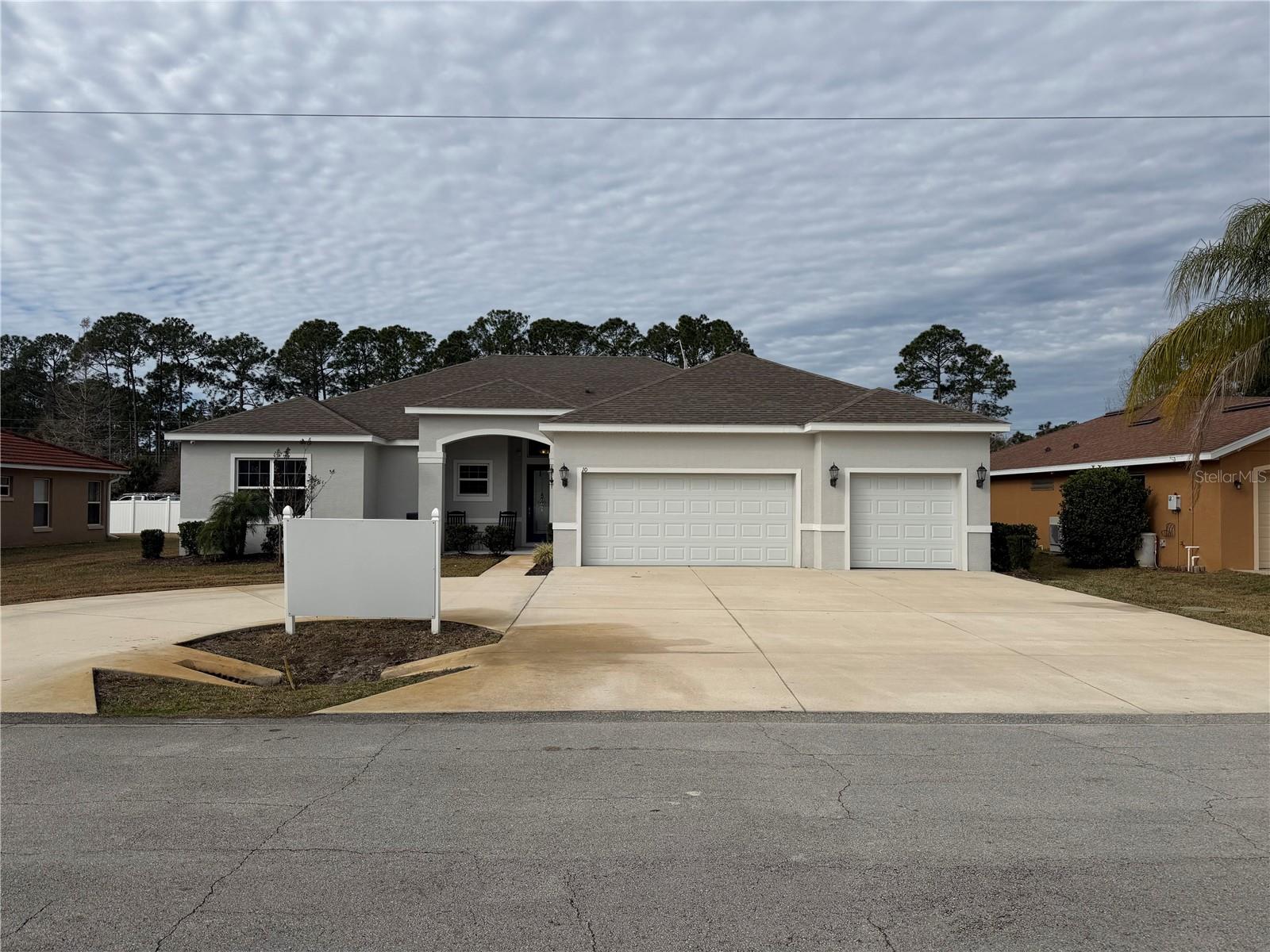 Single Family Residence at 10 POINT OF WOODS DR, PALM COAST, photo 2 of 23