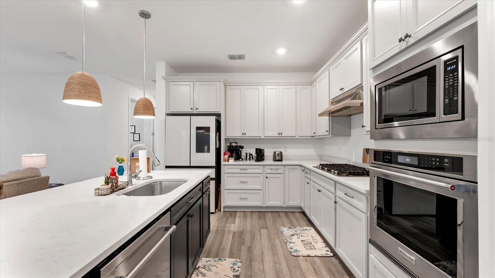 No backsplash allows for plenty of opportunity to customize - 8705 COASTAL KEY WAY, PARRISH