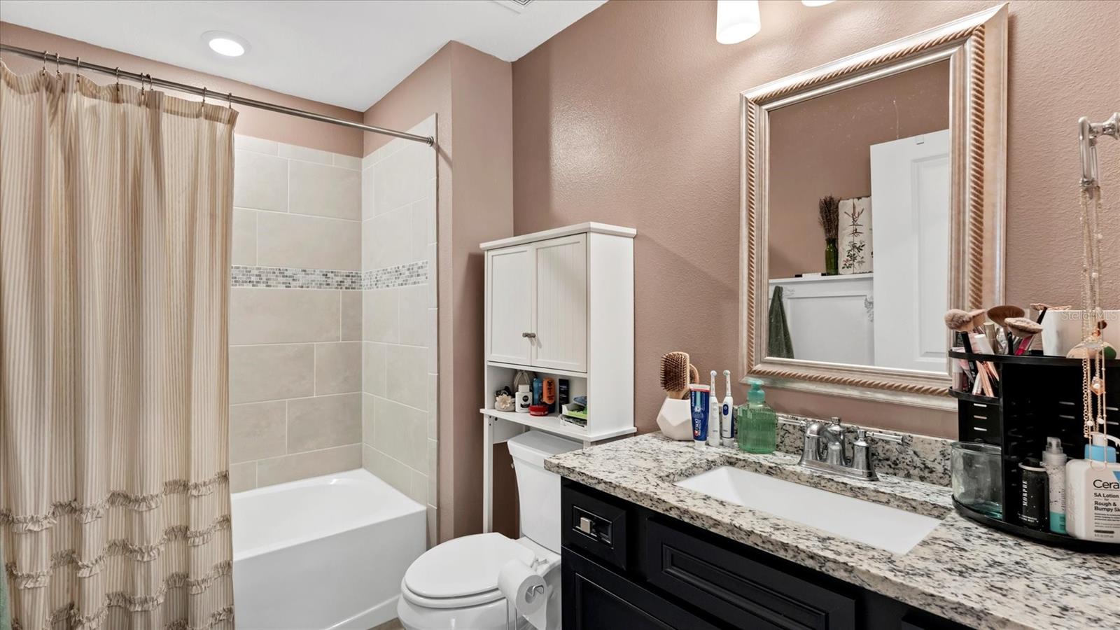Guest bath - 8705 COASTAL KEY WAY, PARRISH