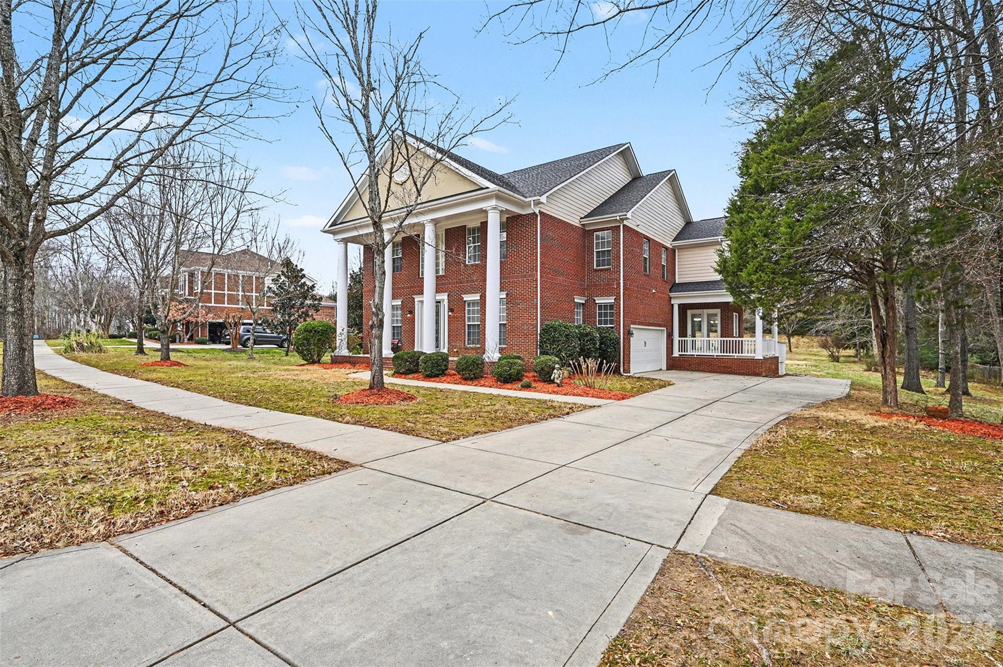 Single Family Residence at 1305 Linden Glen Drive, Matthews, photo 4 of 47
