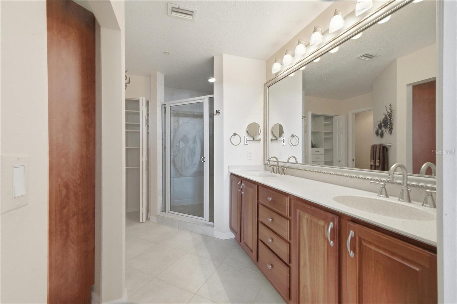 double sink vanity - 13113 GASPARILLA RD #403, PLACIDA