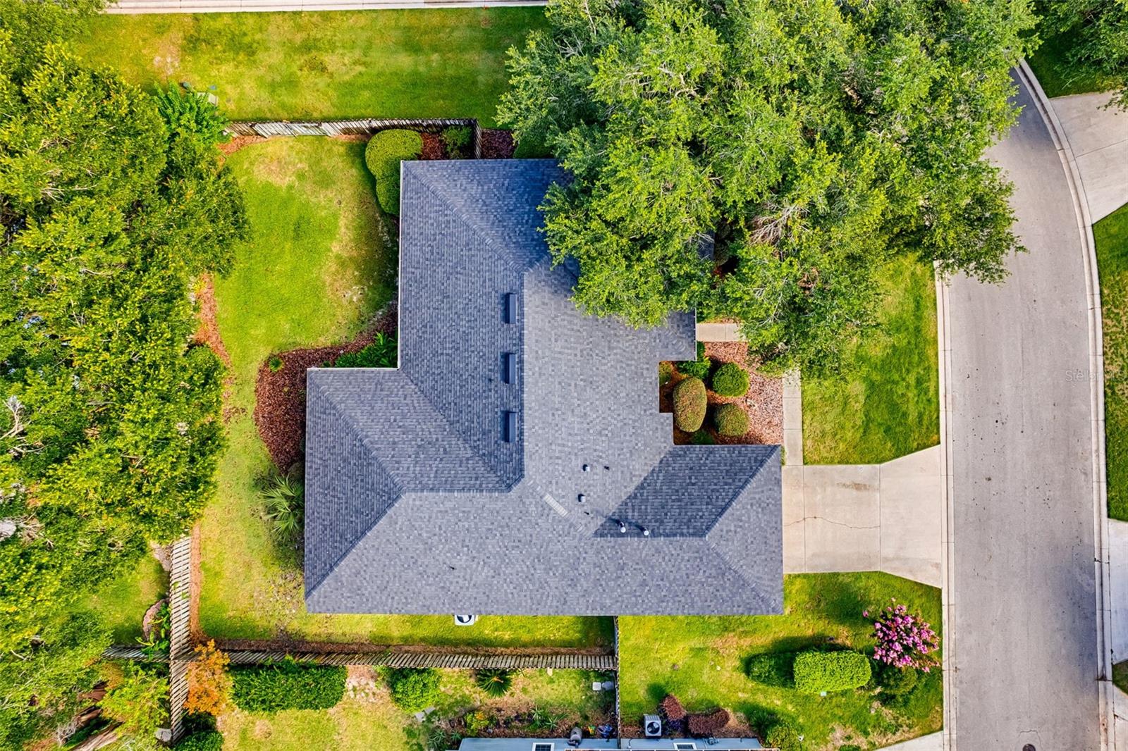 Enjoy mature landscaping - 6618 SW 83RD TER, GAINESVILLE