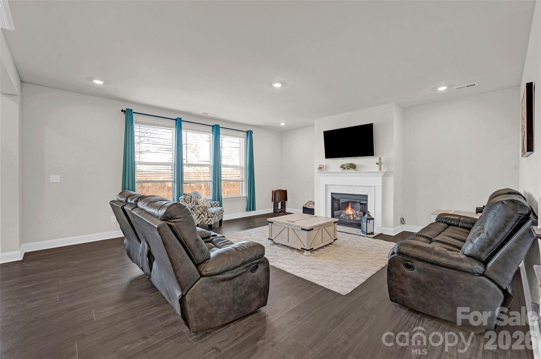 Open concept living room with gas fireplace - 309 W Waterlynn Road, Mooresville