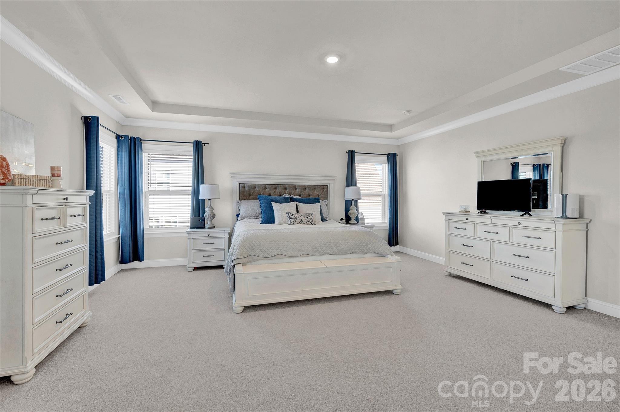 Grand primary suite on upper level - 309 W Waterlynn Road, Mooresville
