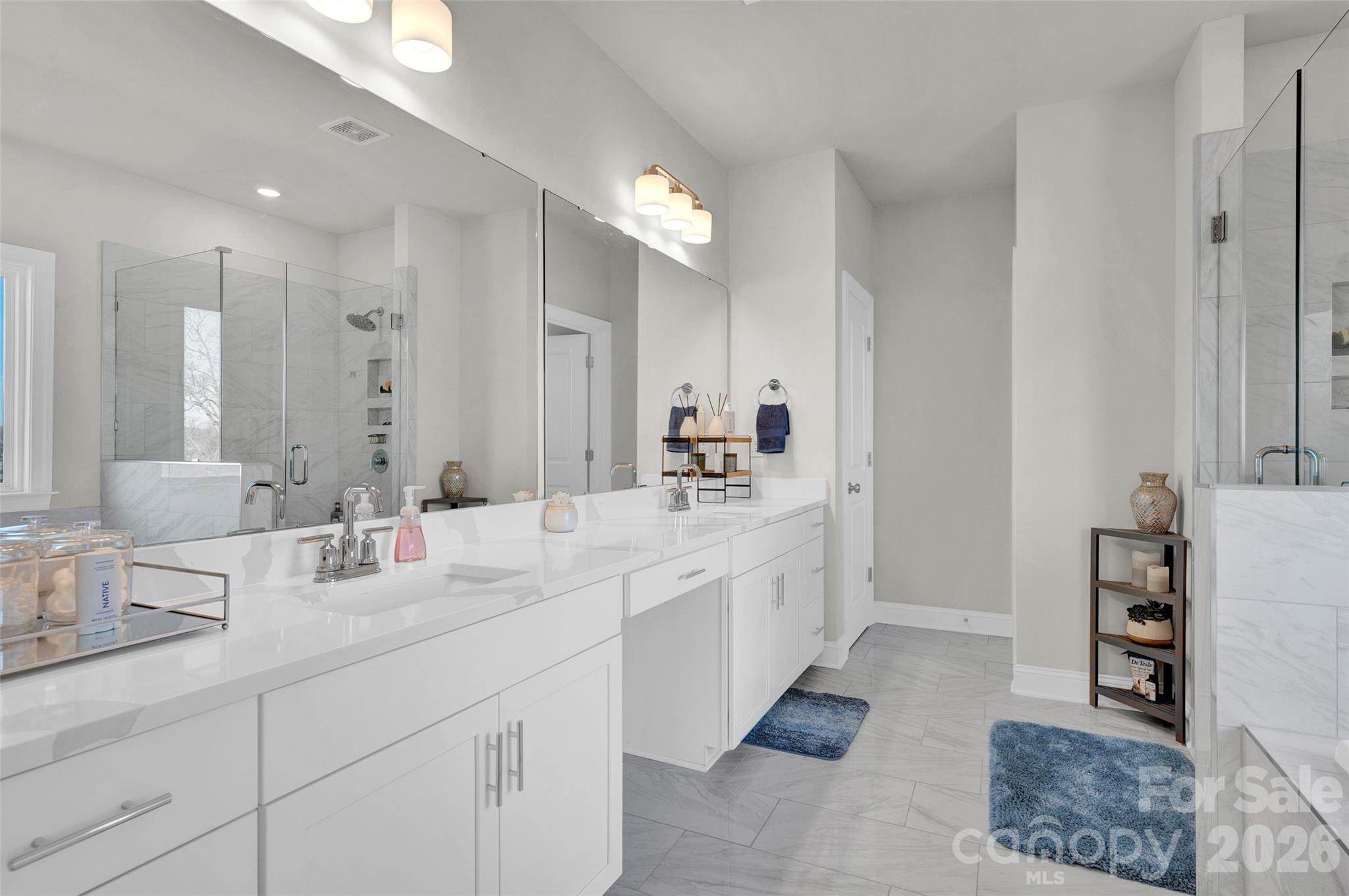 Primary bathroom with garden tub and tile shower - 309 W Waterlynn Road, Mooresville