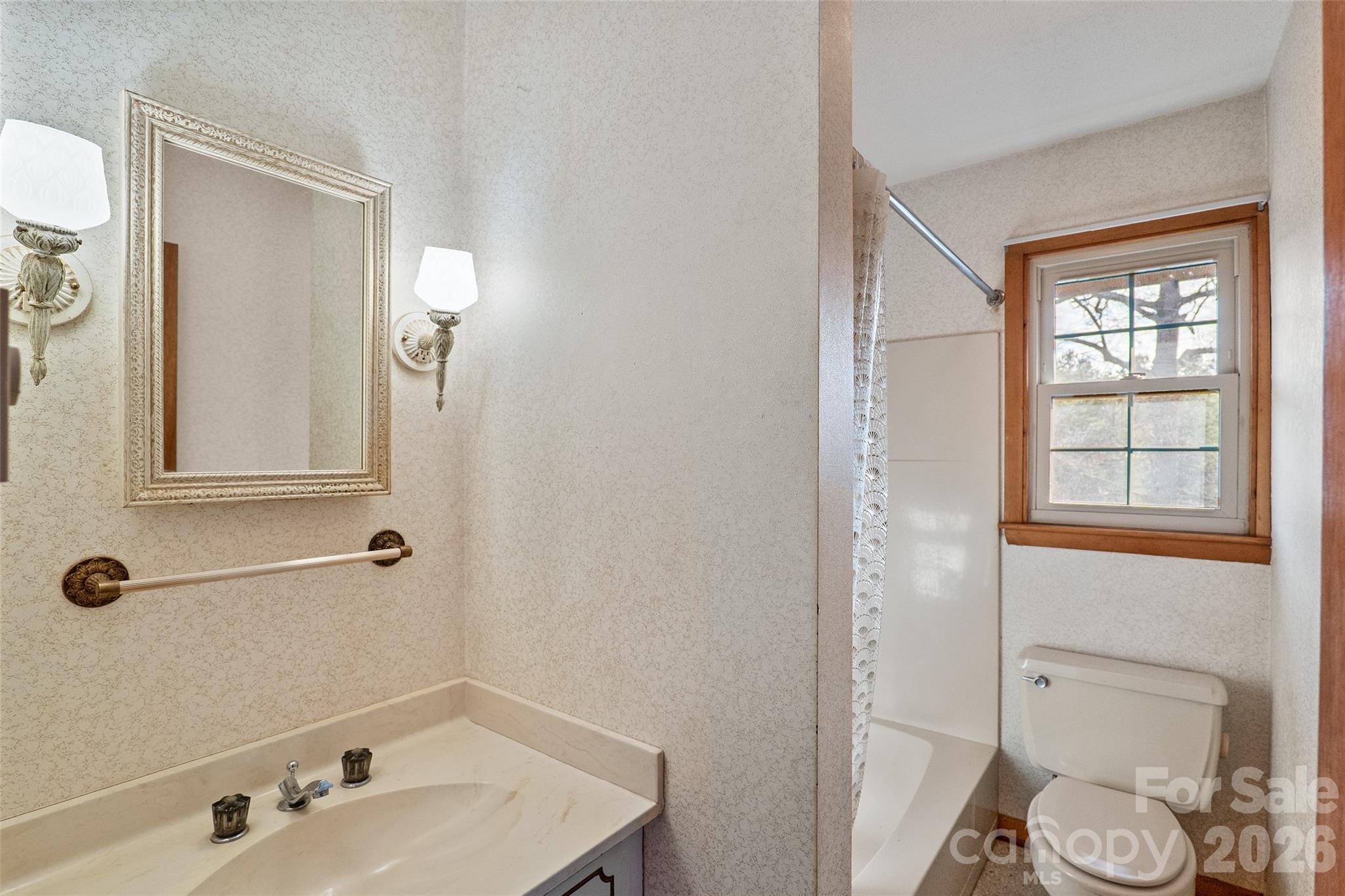 Hall bath - 591 Landrum Road, Columbus