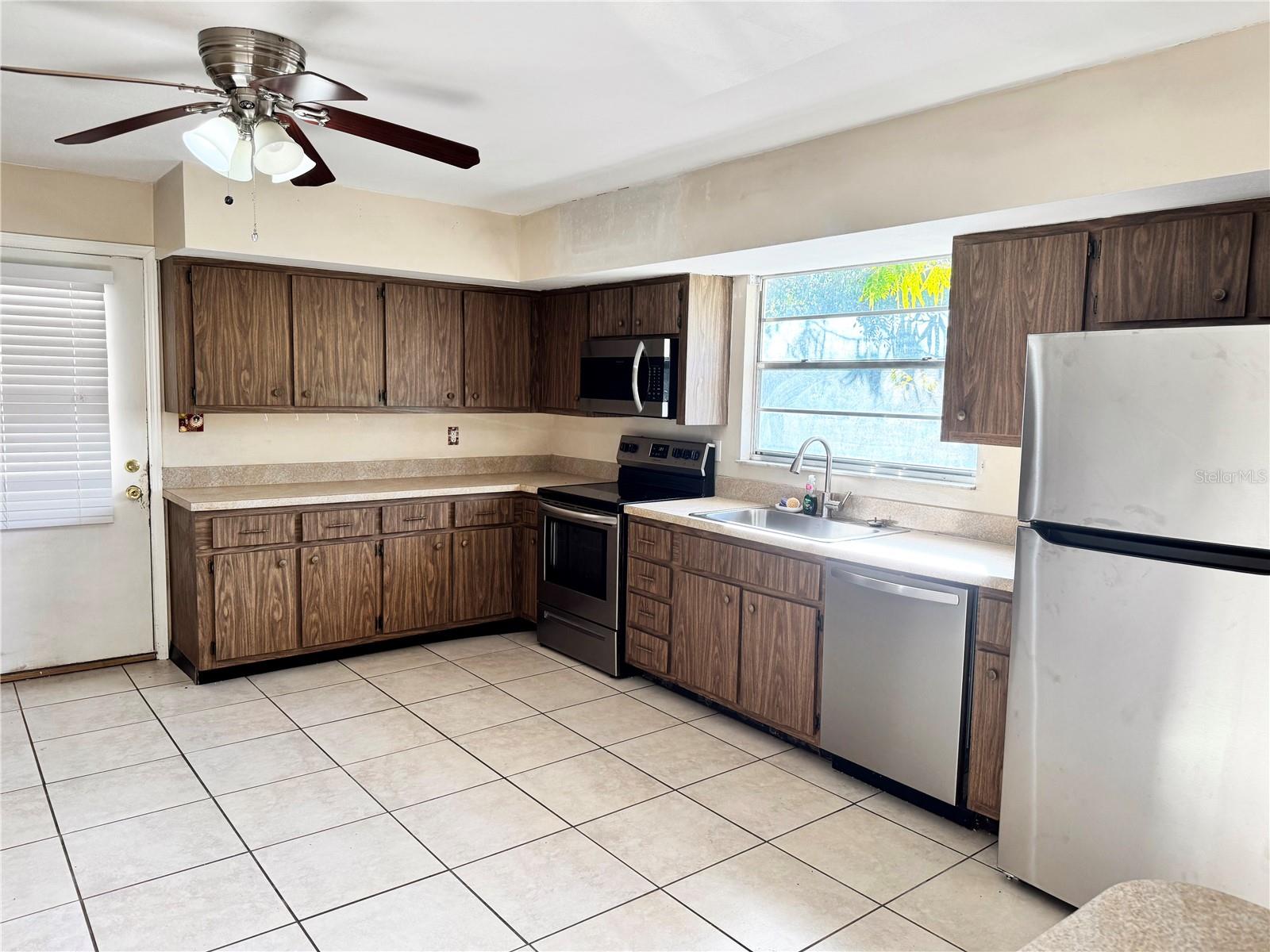 Single Family Residence at 12438 POEM AVE, PUNTA GORDA, photo 4 of 24