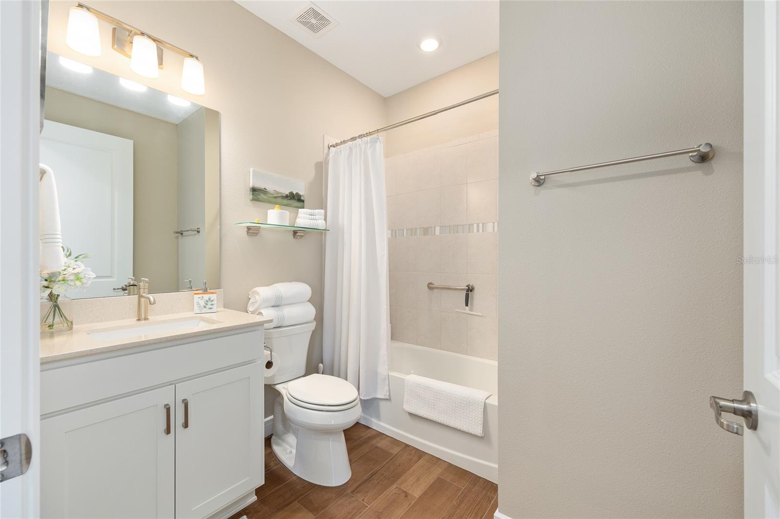 Guest Bath - 8919 SW 58TH STREET RD, OCALA
