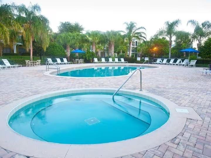 Jacuzzi Hot Tub - 602 NEW PROVIDENCE PROMENADE #17602, DAVENPORT