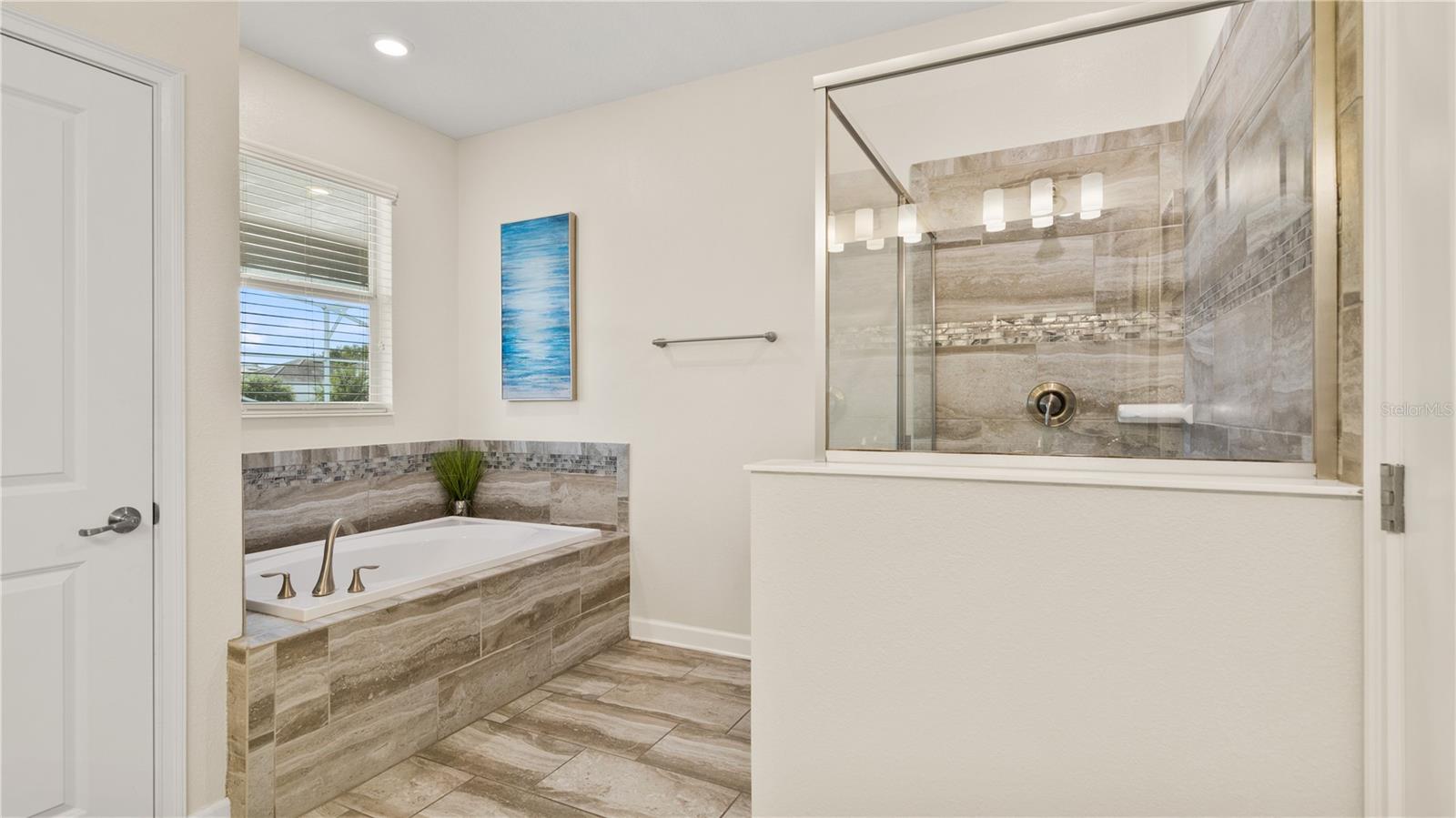 BATHROOM OF ENSUITE - 9098 HAZARD ST, DAVENPORT