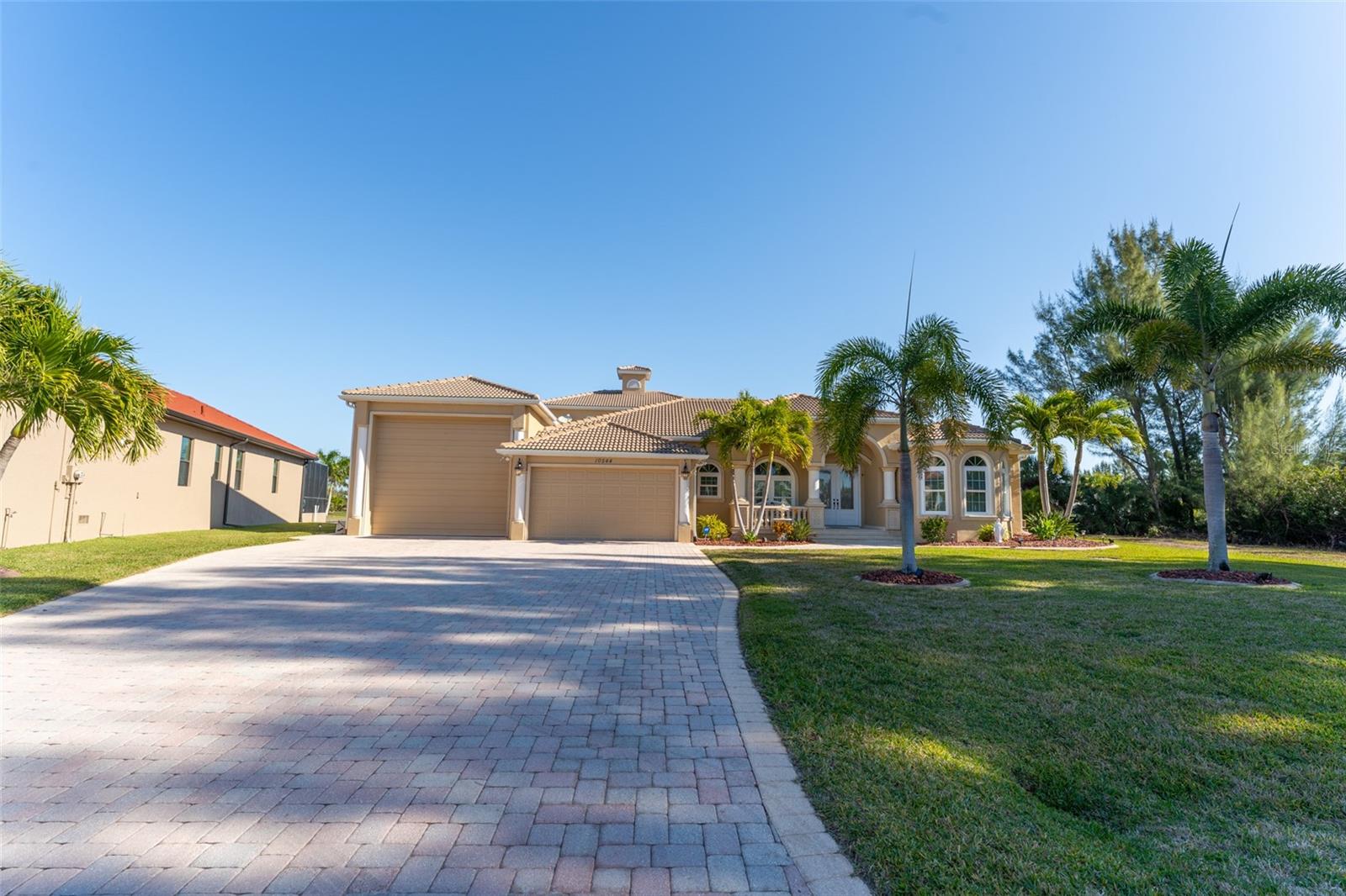Single Family Residence at 10544 POUGHKEEPSIE CIR, PORT CHARLOTTE, photo 2 of 99