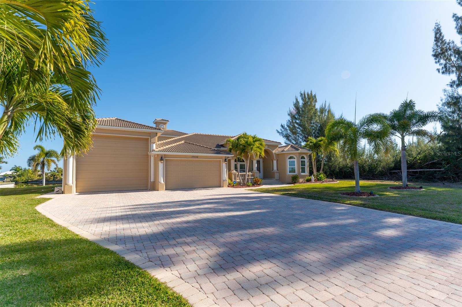 Single Family Residence at 10544 POUGHKEEPSIE CIR, PORT CHARLOTTE, photo 8 of 99