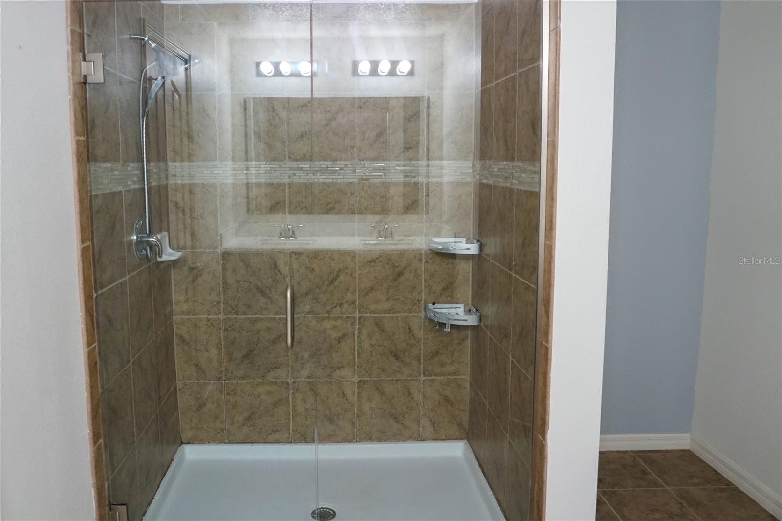 master shower - 2936 BOATING BLVD, KISSIMMEE