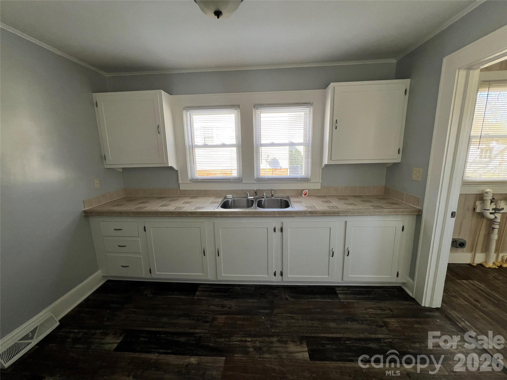 Kitchen - 615 Arlington Avenue, Albemarle