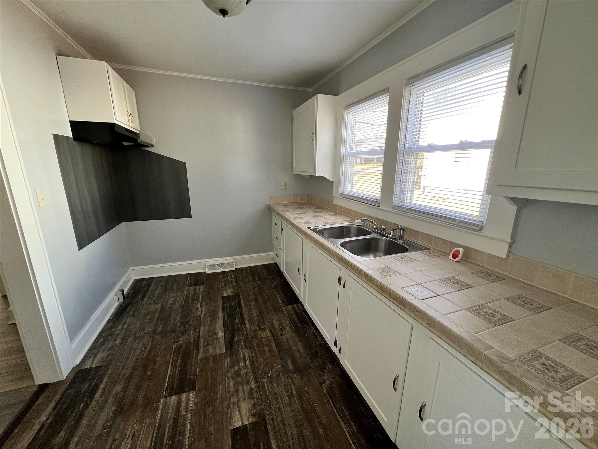 Kitchen - 615 Arlington Avenue, Albemarle