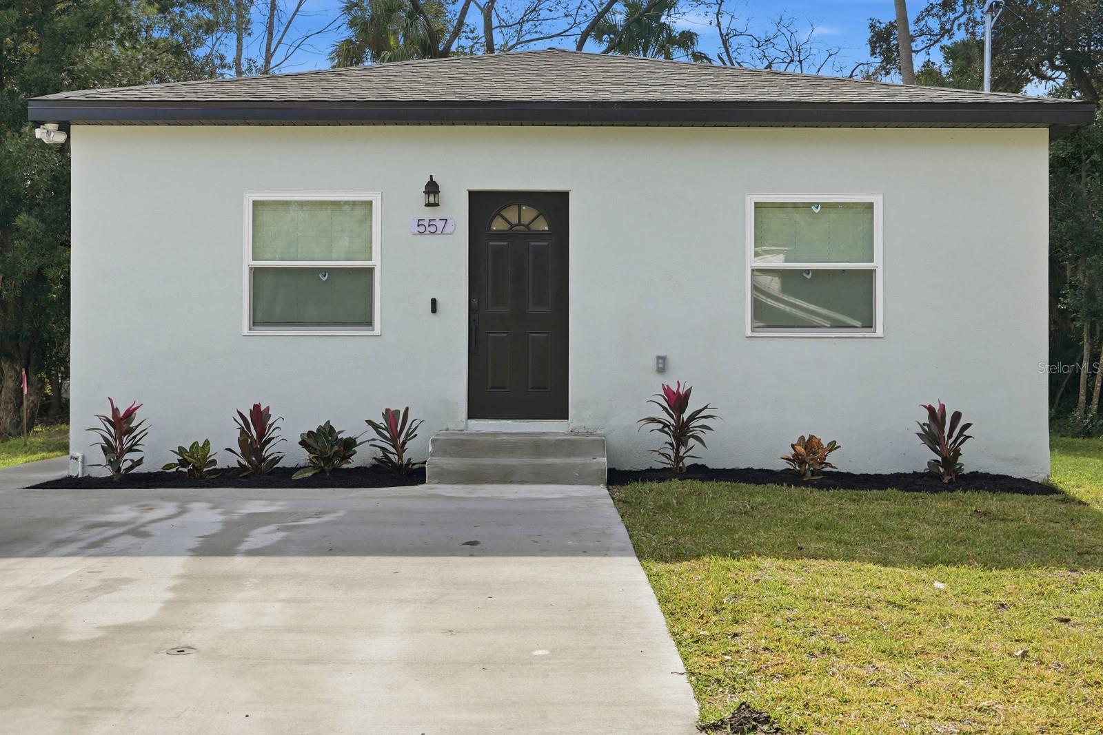 557 LIVE OAK AVE