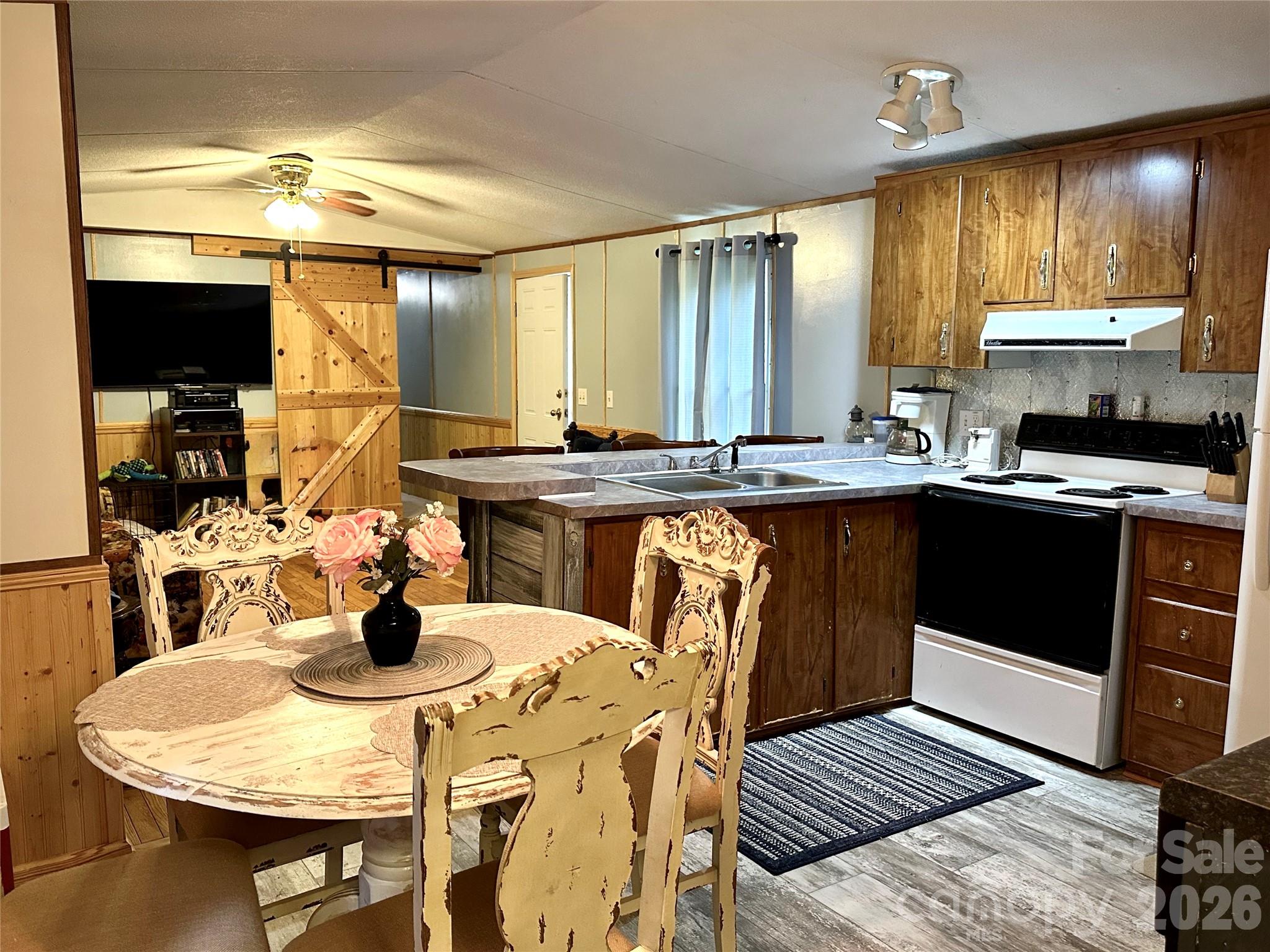 Kitchen and dining area - 492 Chestnut Mountain Road, Spruce Pine