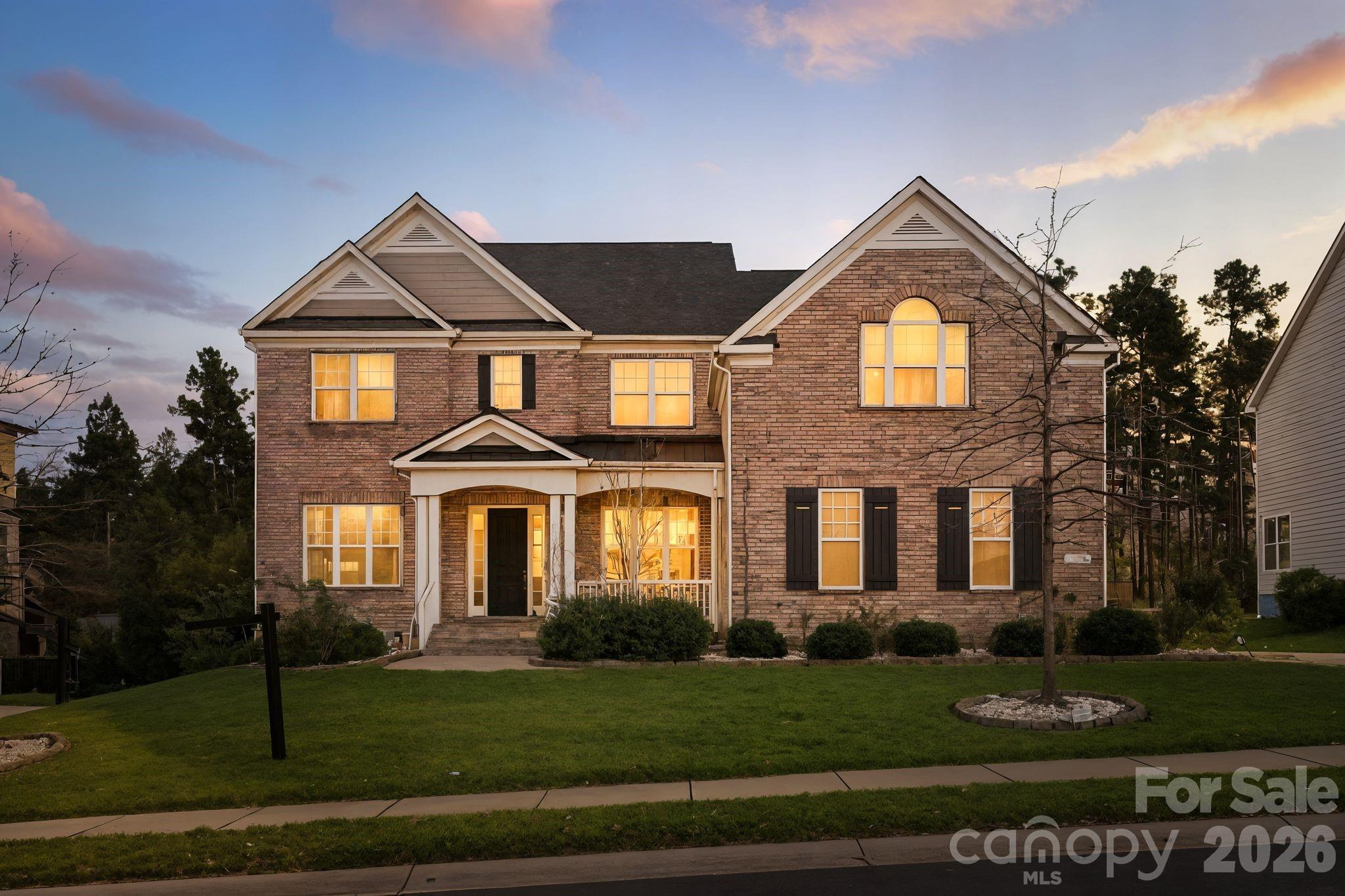 Single Family Residence at 374 Hampton Trail Drive, Fort Mill, photo 4 of 39