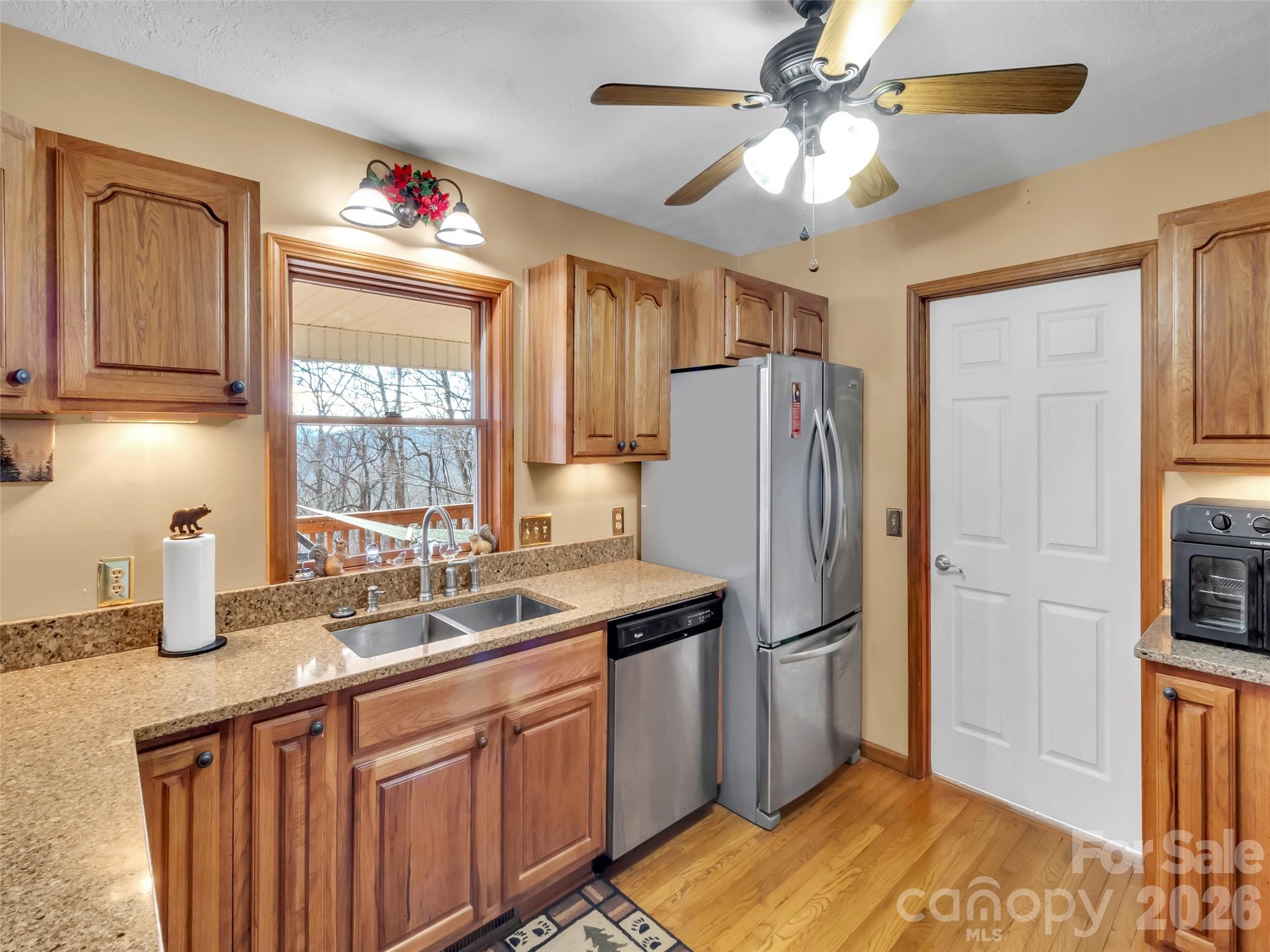 Single Family Residence at 371 Falcon Ridge Drive, Waynesville, photo 12 of 48
