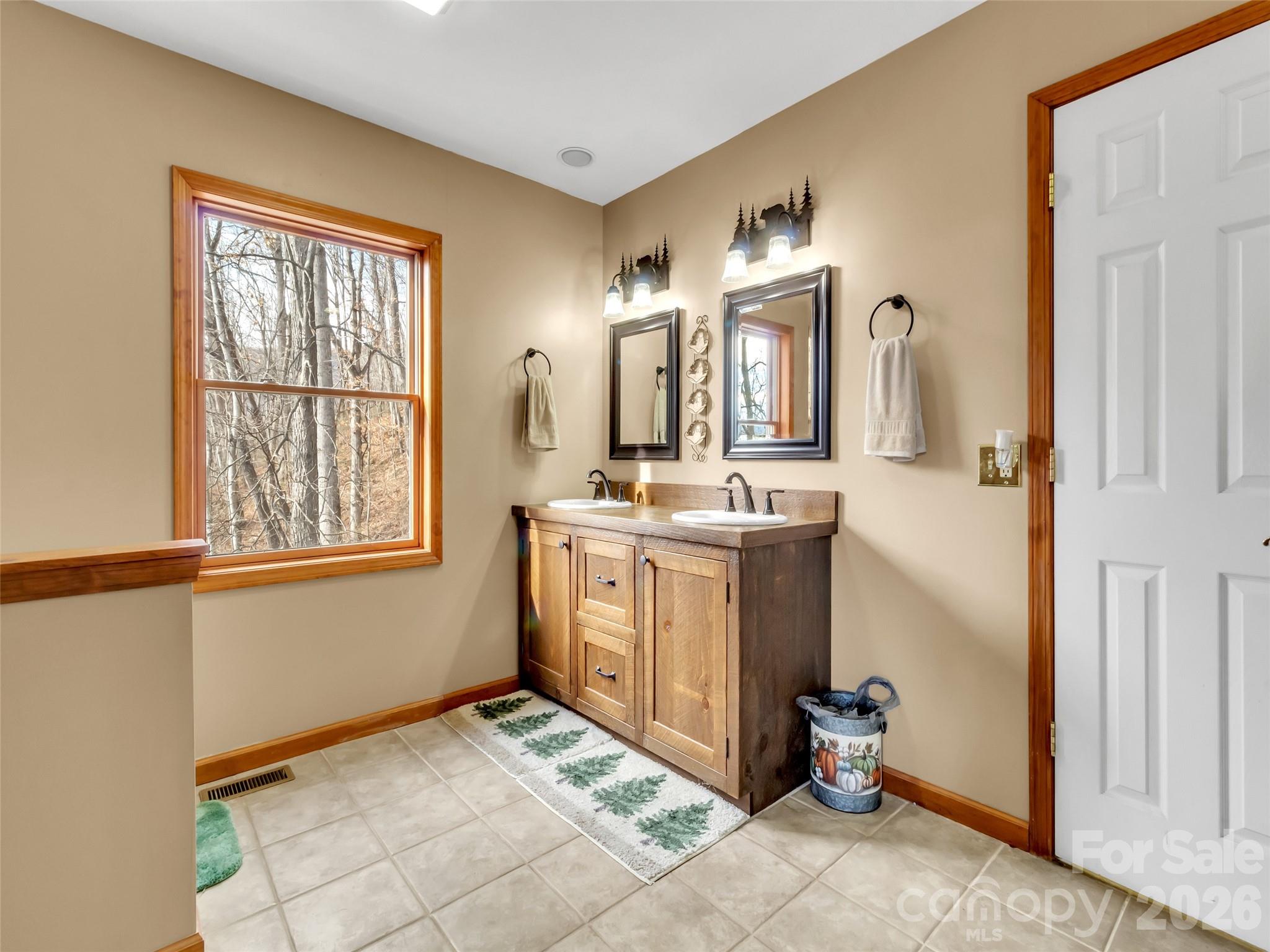 Single Family Residence at 371 Falcon Ridge Drive, Waynesville, photo 16 of 48