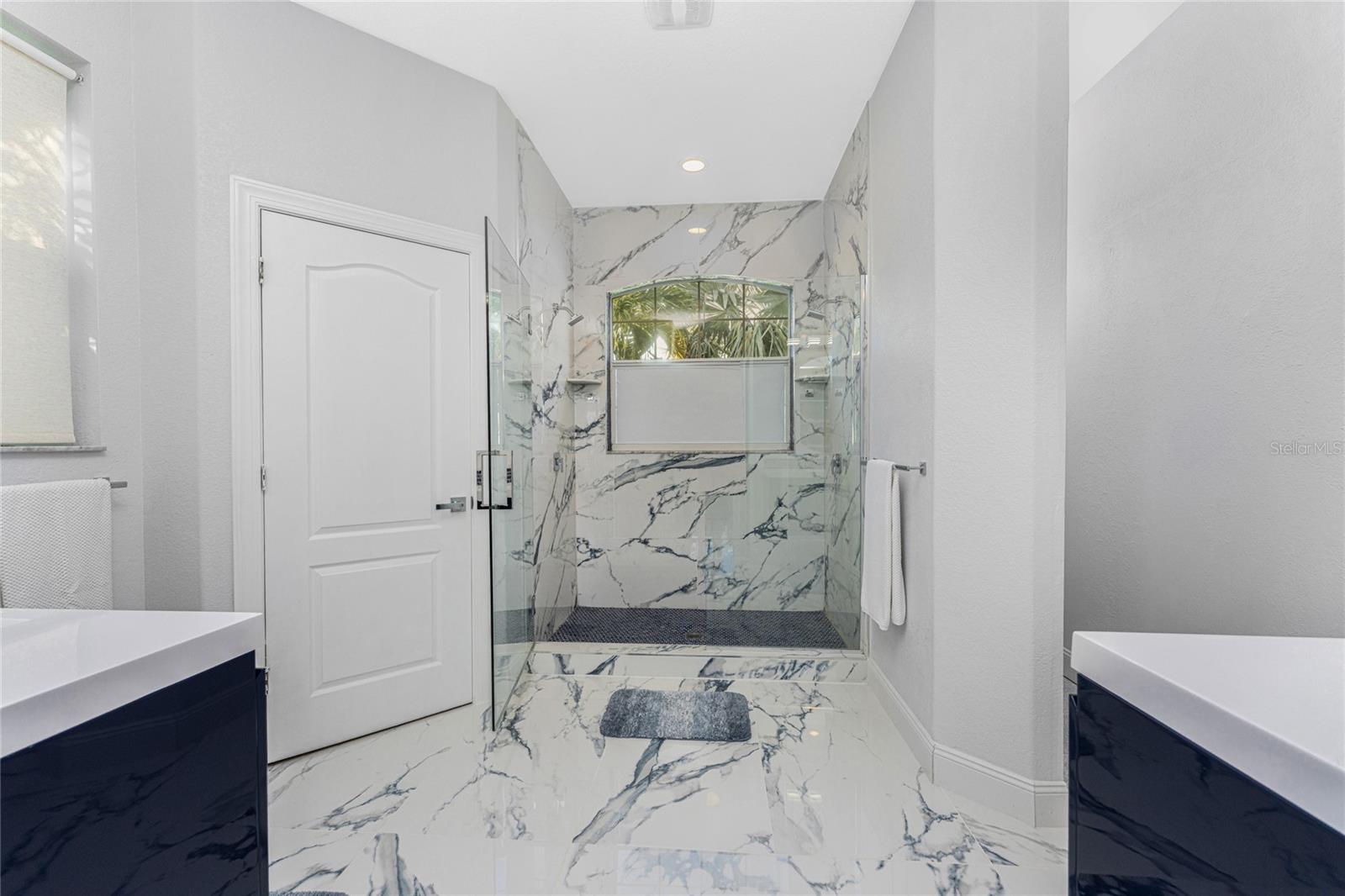 Double shower with frameless doors - 16168 LA BARGE CIR, PORT CHARLOTTE