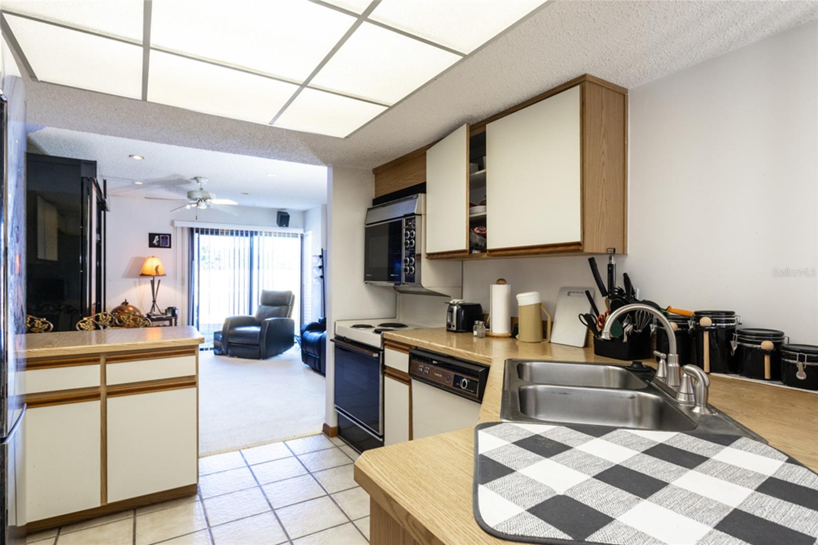 Kitchen - 39 VILLAGE CIR #5-501, PALM COAST