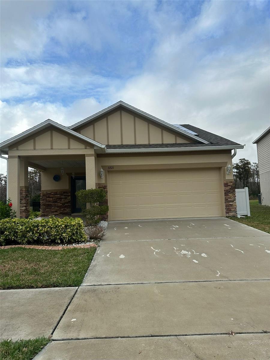 2221 CANYON BREEZE AVE