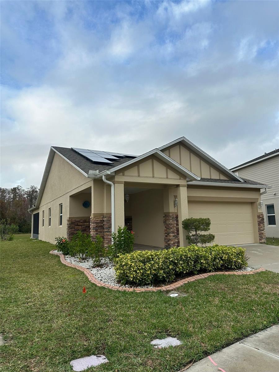 Single Family Residence at 2221 CANYON BREEZE AVE, KISSIMMEE, photo 2 of 12