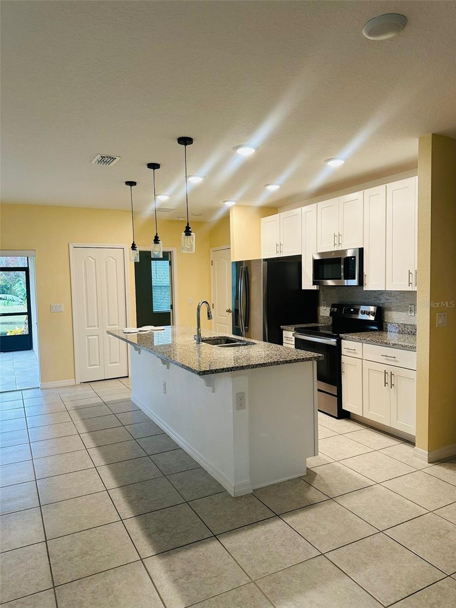 Single Family Residence at 2221 CANYON BREEZE AVE, KISSIMMEE, photo 6 of 12
