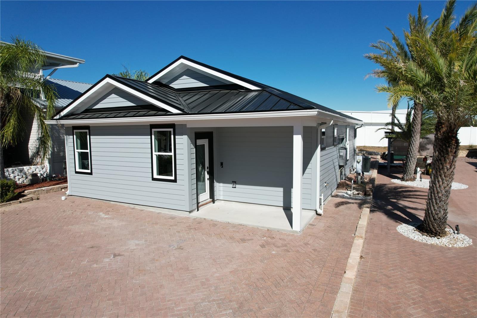 Stunning 2 bedroom, 2 bath NEW BUILD - 2253 ST GEORGE DR, DAVENPORT