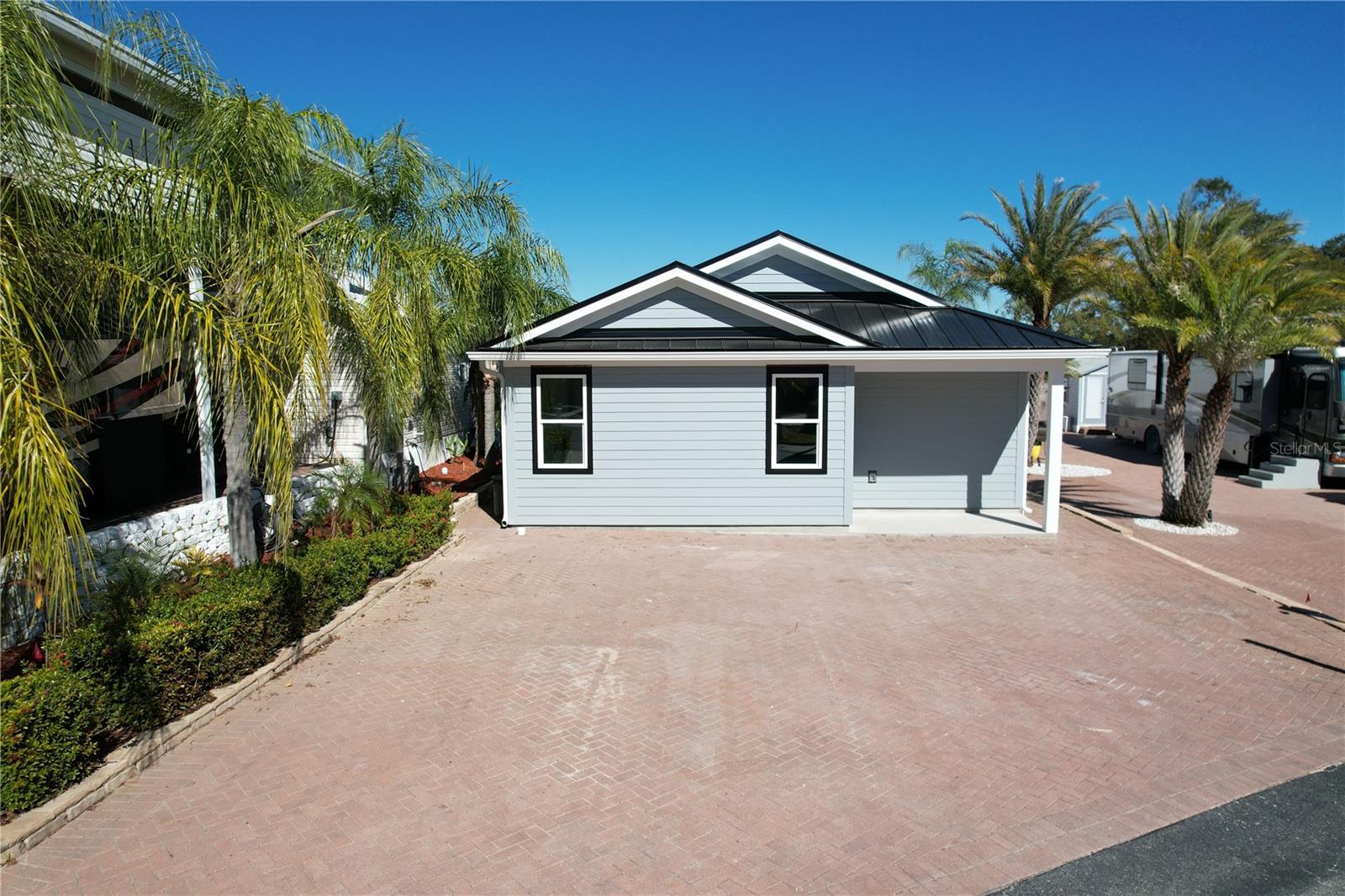 Beautiful New Home in Regal Pointe Community - 2253 ST GEORGE DR, DAVENPORT