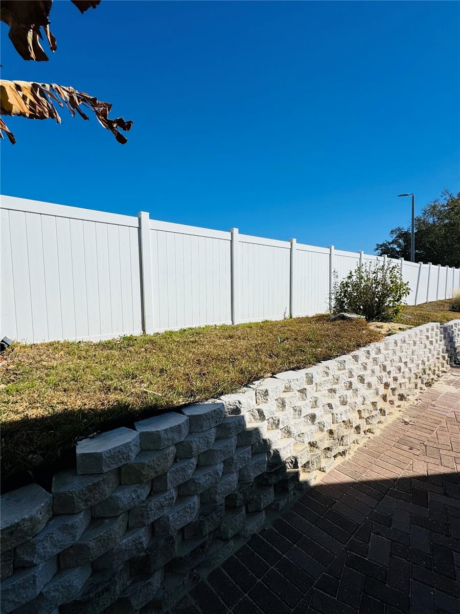 Privacy Fence - 2253 ST GEORGE DR, DAVENPORT