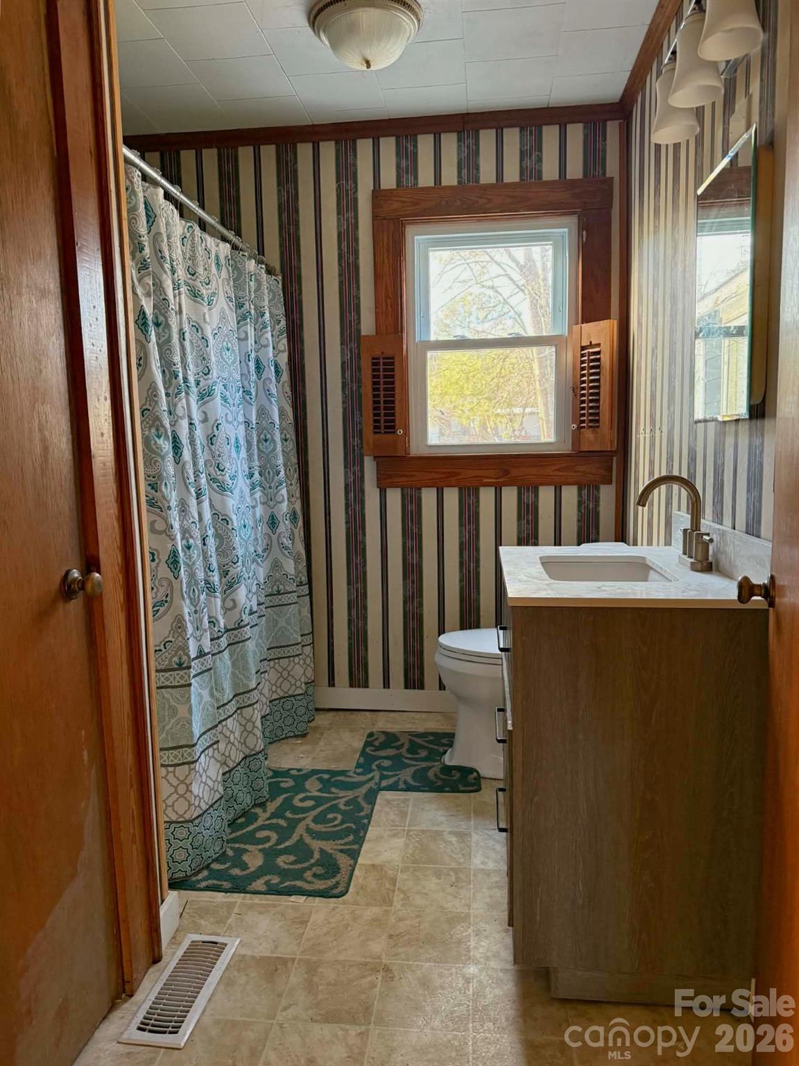 Bathroom - 1677 US 221A Highway, Forest City