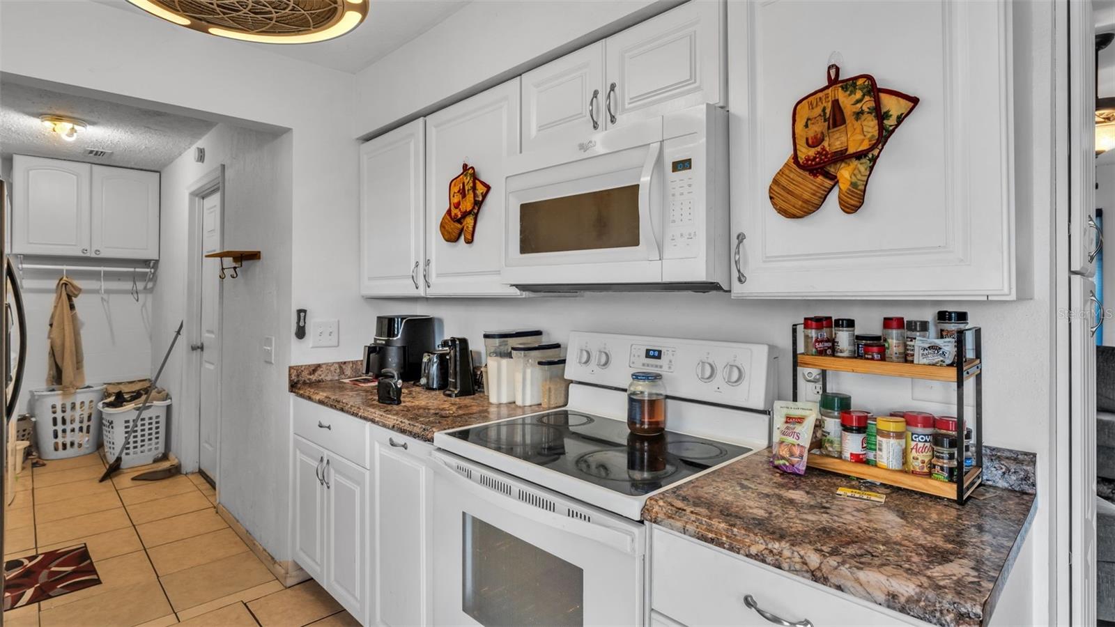 Single Family Residence at 1733 SANDALWOOD CIR SW, WINTER HAVEN, photo 10 of 23