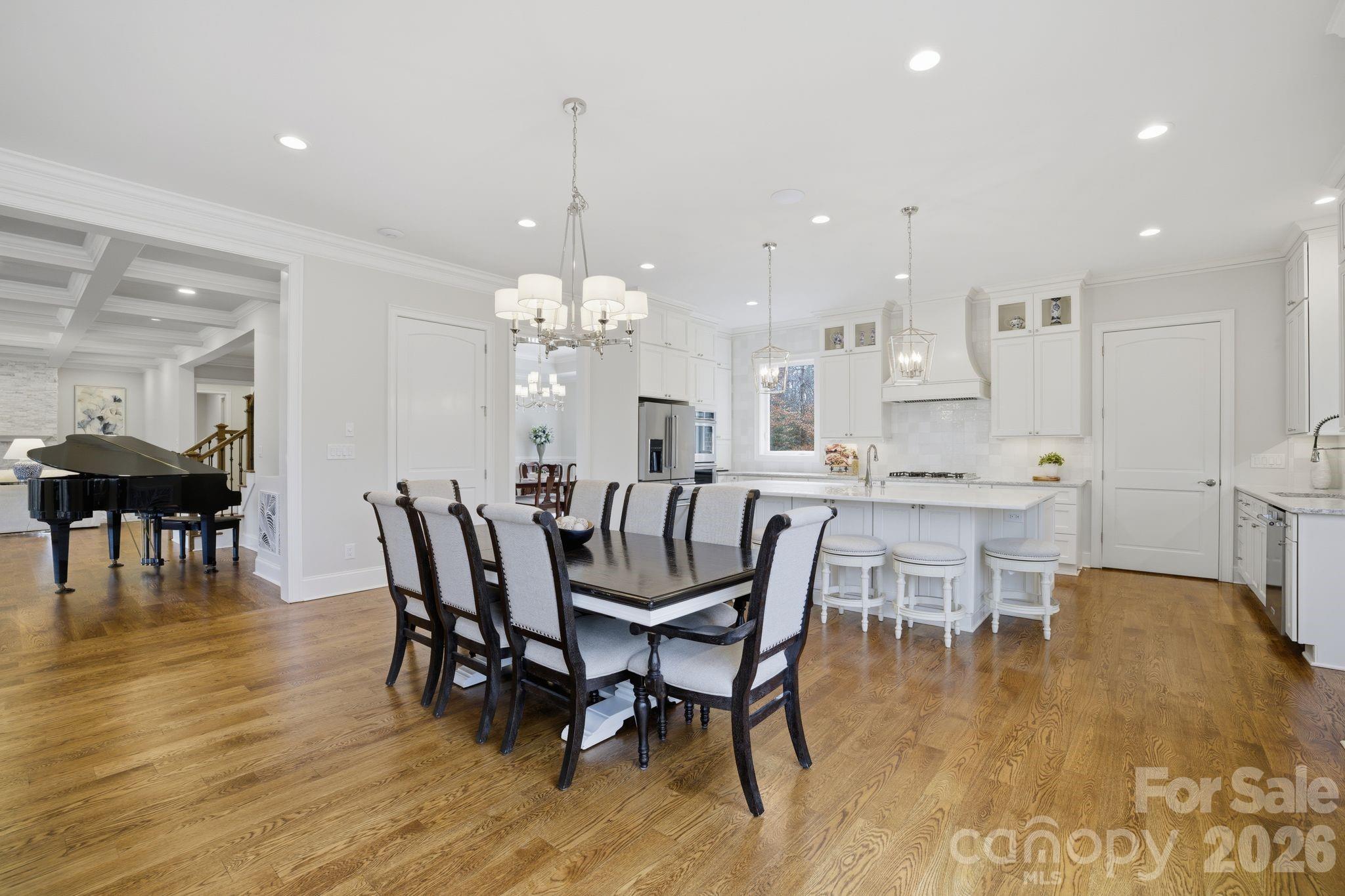 Casual Dining + Open Kitchen - 875 Starboard Reach None, Lexington
