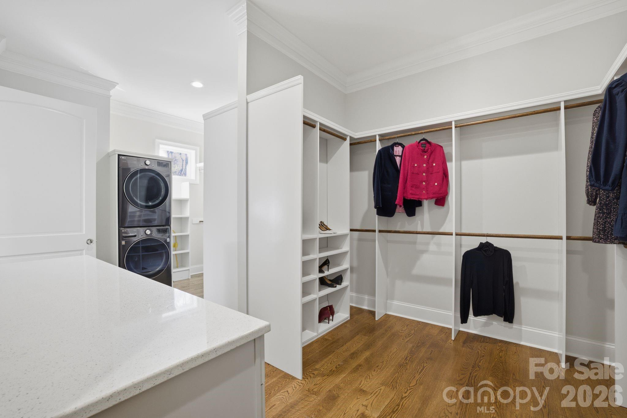 Primary Dressing Room + Private Laundry - 875 Starboard Reach None, Lexington