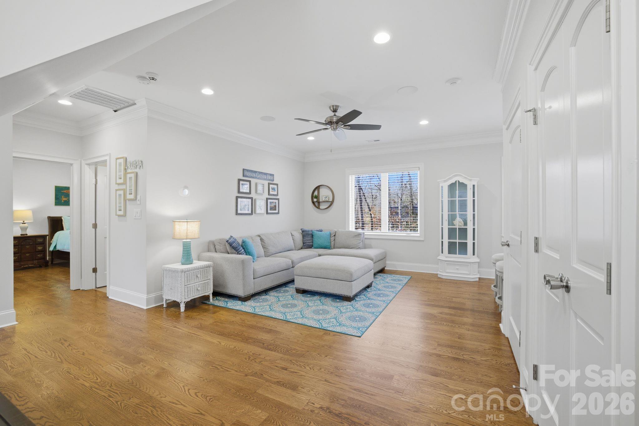 Private 2nd Living Quarters Living Room - 875 Starboard Reach None, Lexington