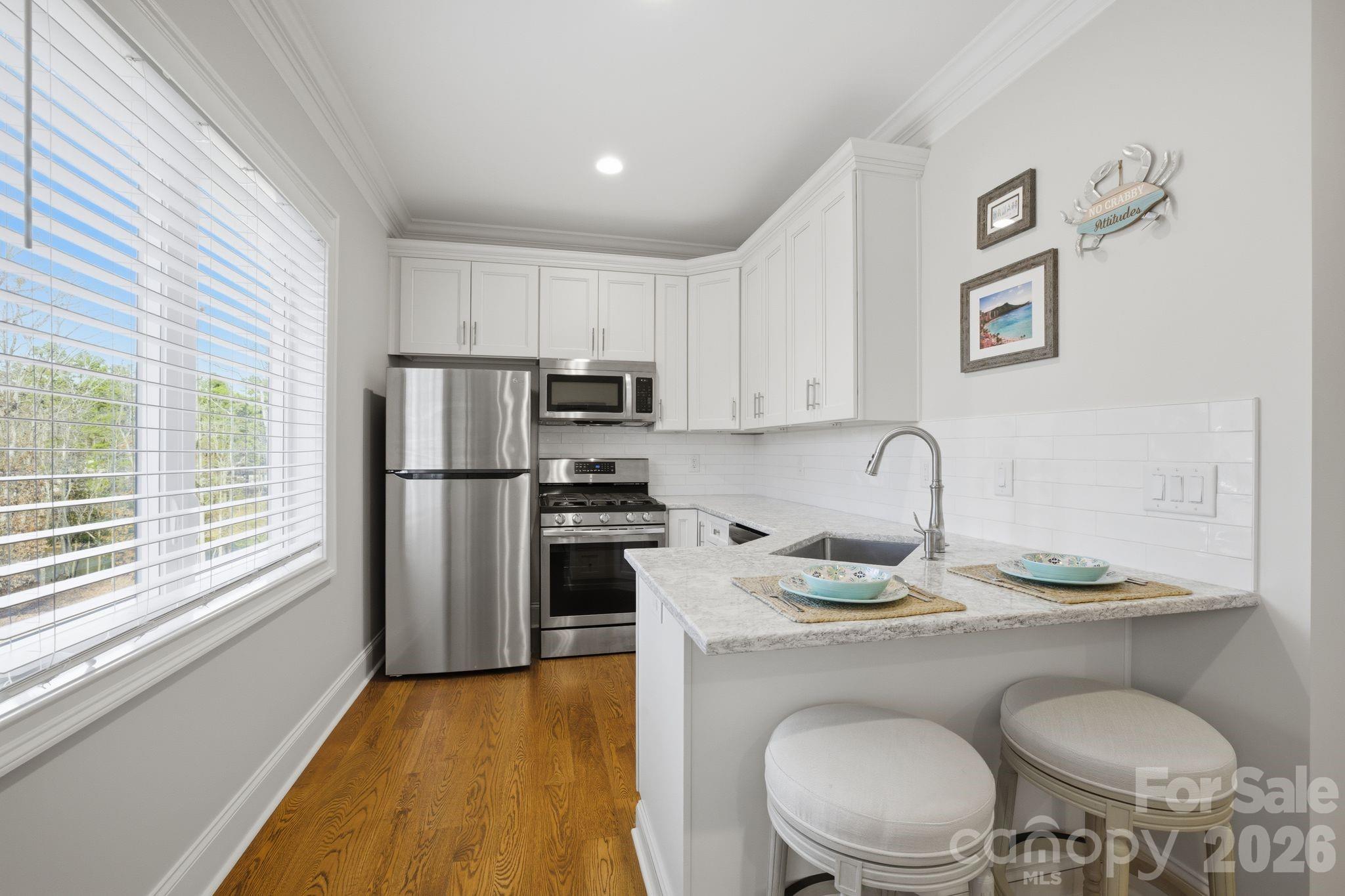 2nd Living Quarters Full Kitchen - 875 Starboard Reach None, Lexington