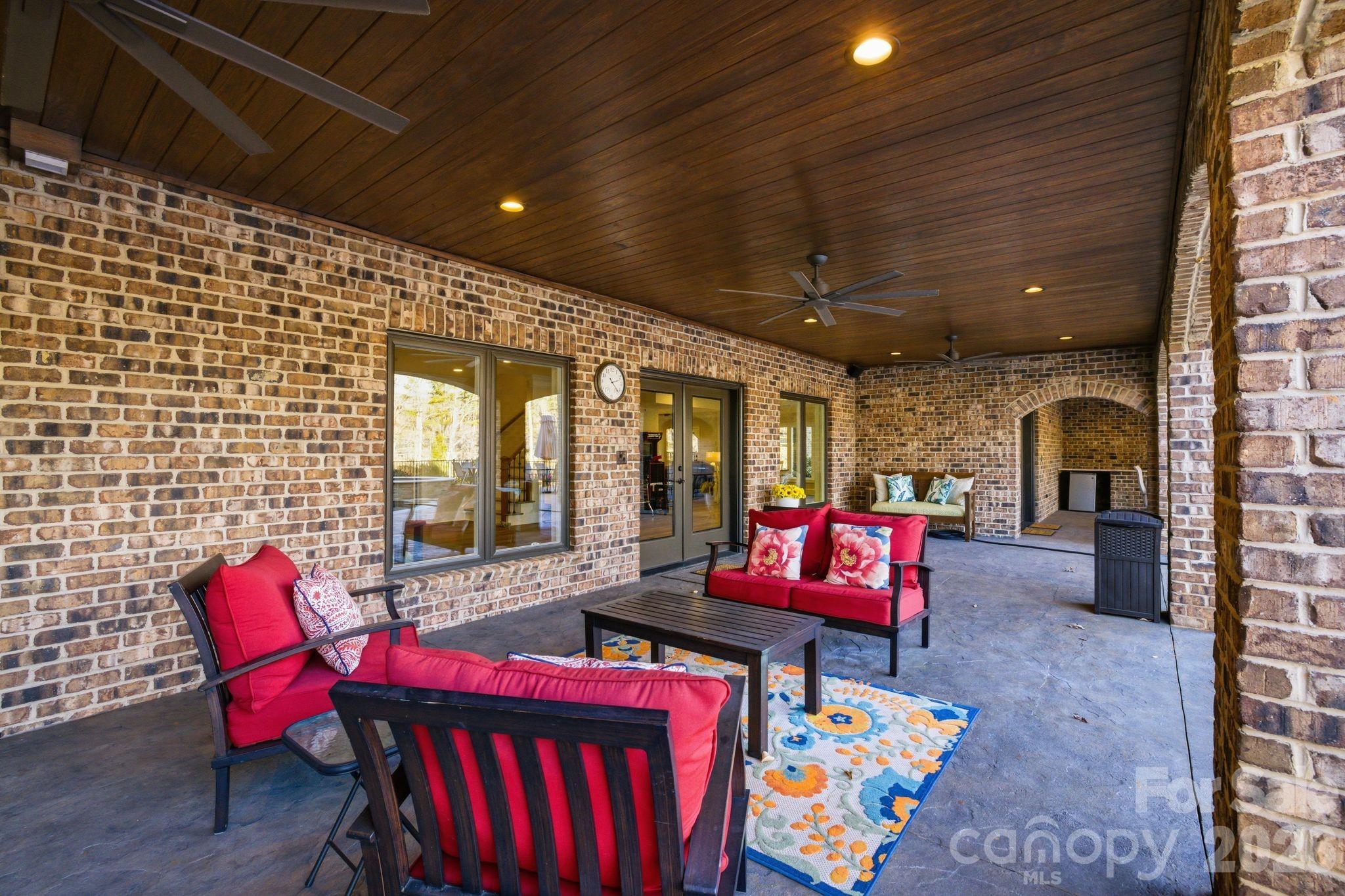 Covered Terrace Off Walk-Out Lower Level - 875 Starboard Reach None, Lexington