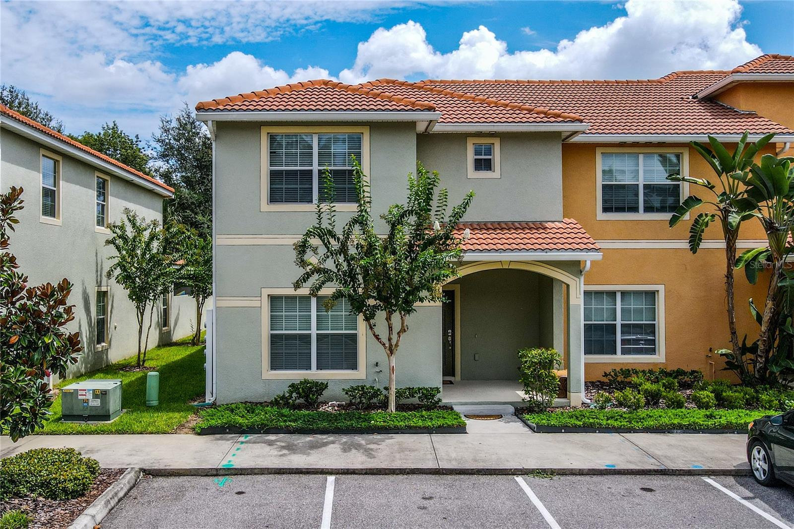 2963 BANANA PALM DR