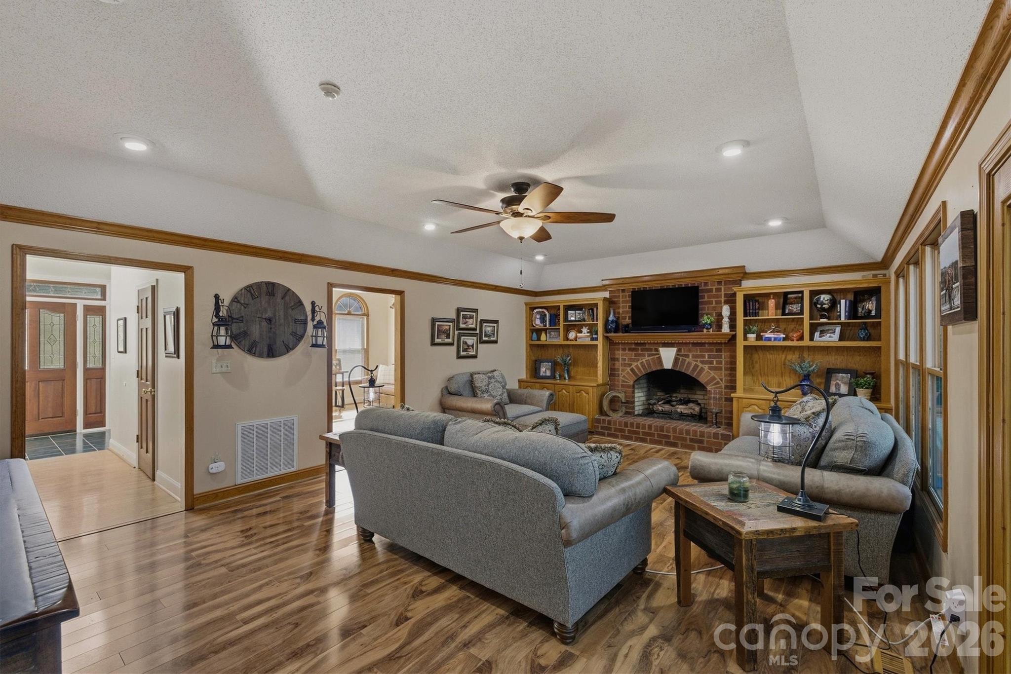 Single Family Residence at 46 Mariners Point Lane, Hickory, photo 5 of 43