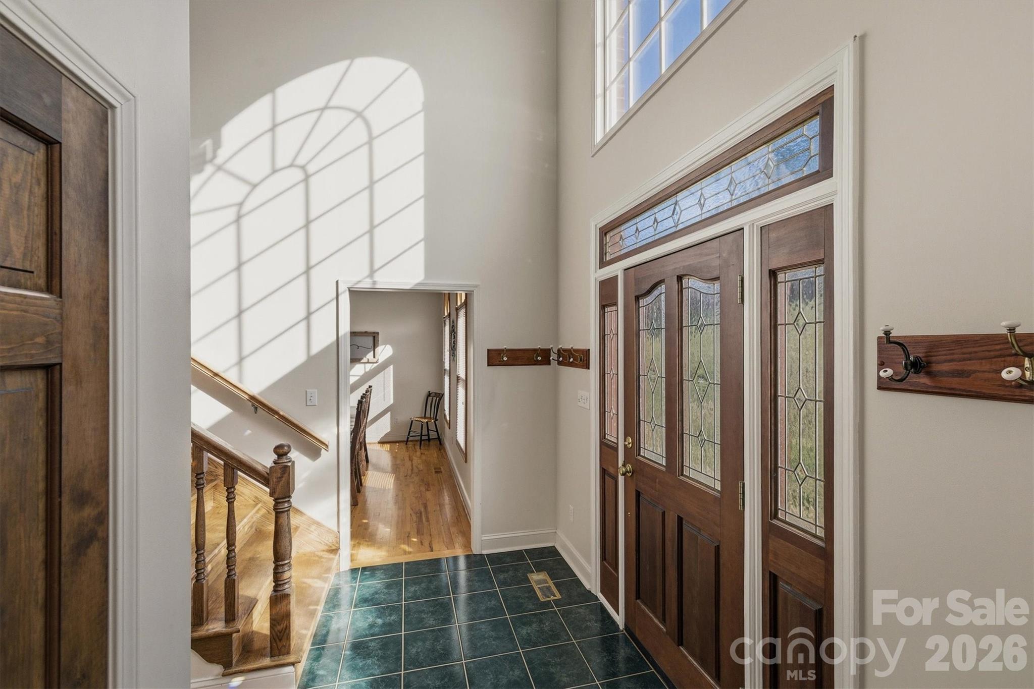 Single Family Residence at 46 Mariners Point Lane, Hickory, photo 3 of 43