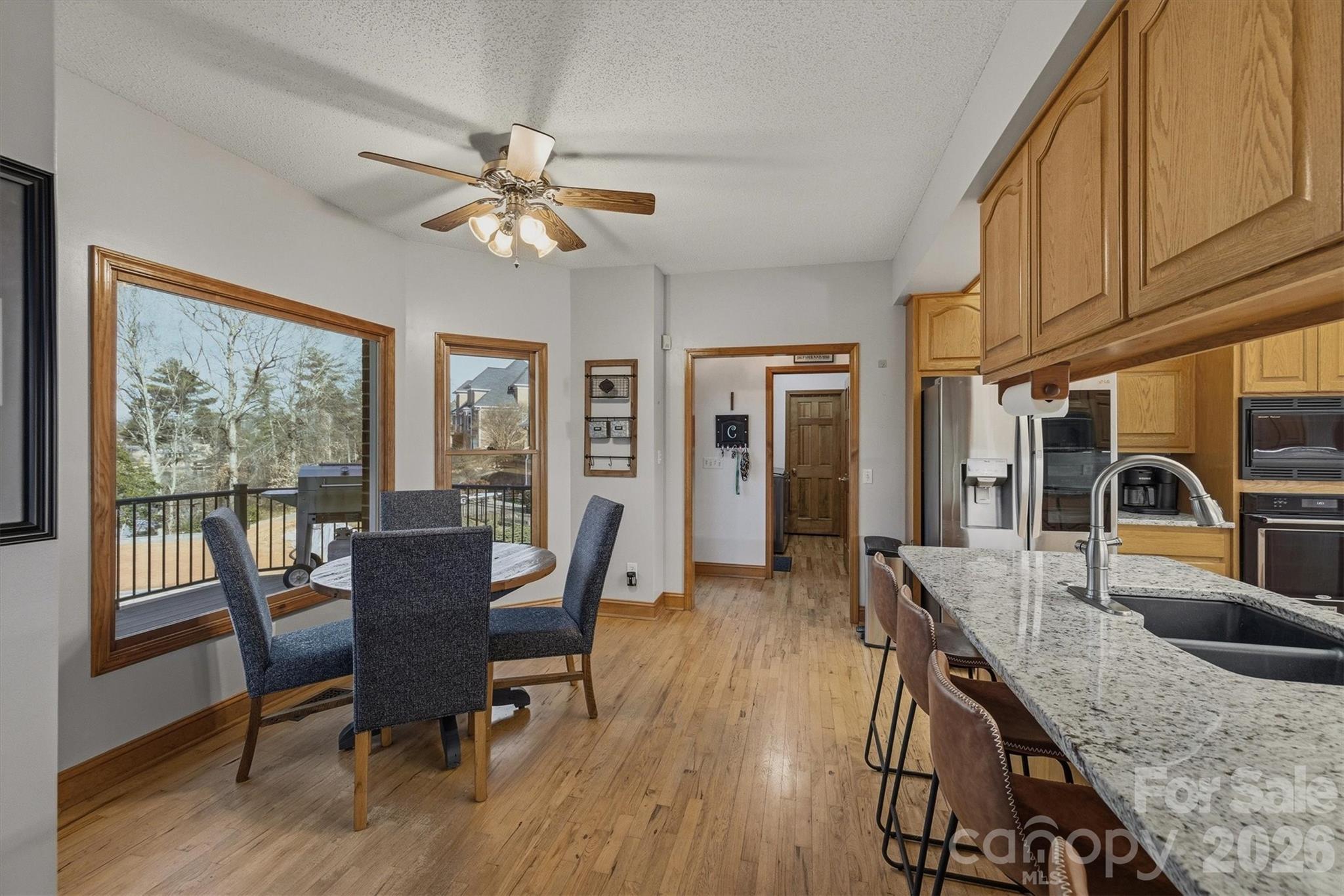 Single Family Residence at 46 Mariners Point Lane, Hickory, photo 9 of 43