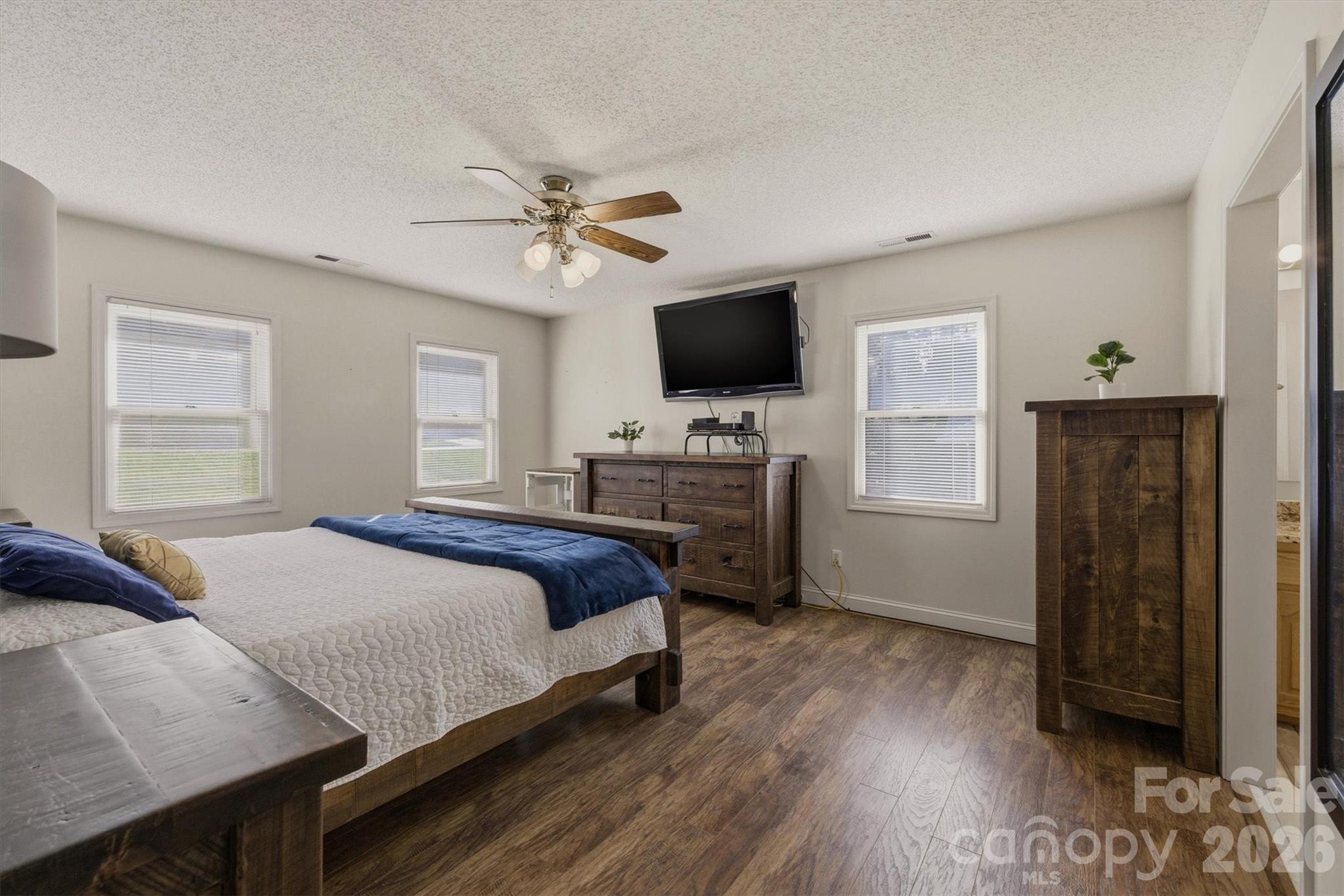 Single Family Residence at 46 Mariners Point Lane, Hickory, photo 12 of 43