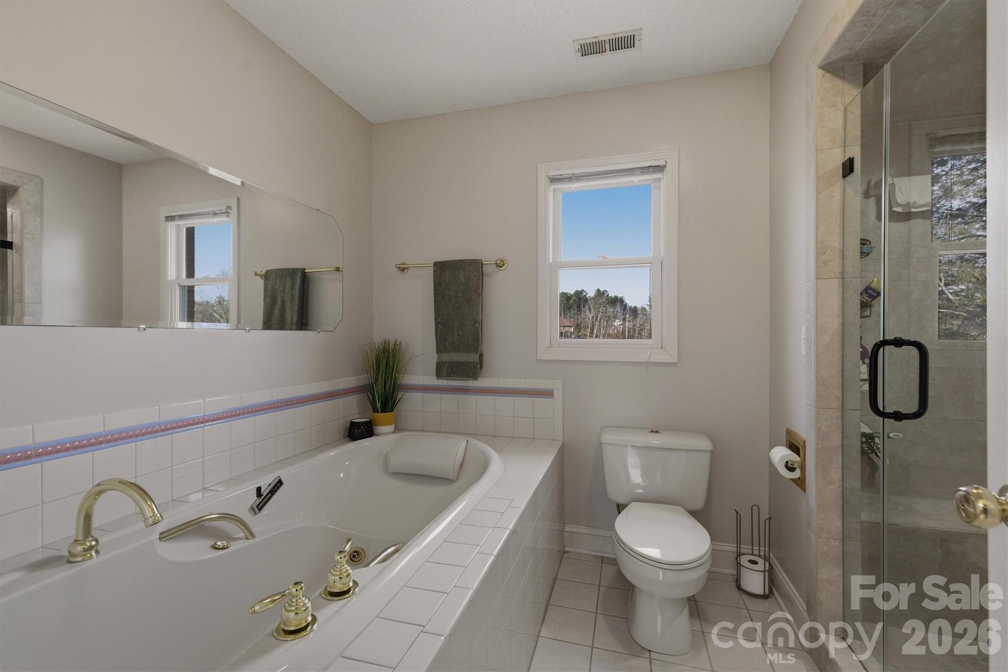 Single Family Residence at 46 Mariners Point Lane, Hickory, photo 15 of 43