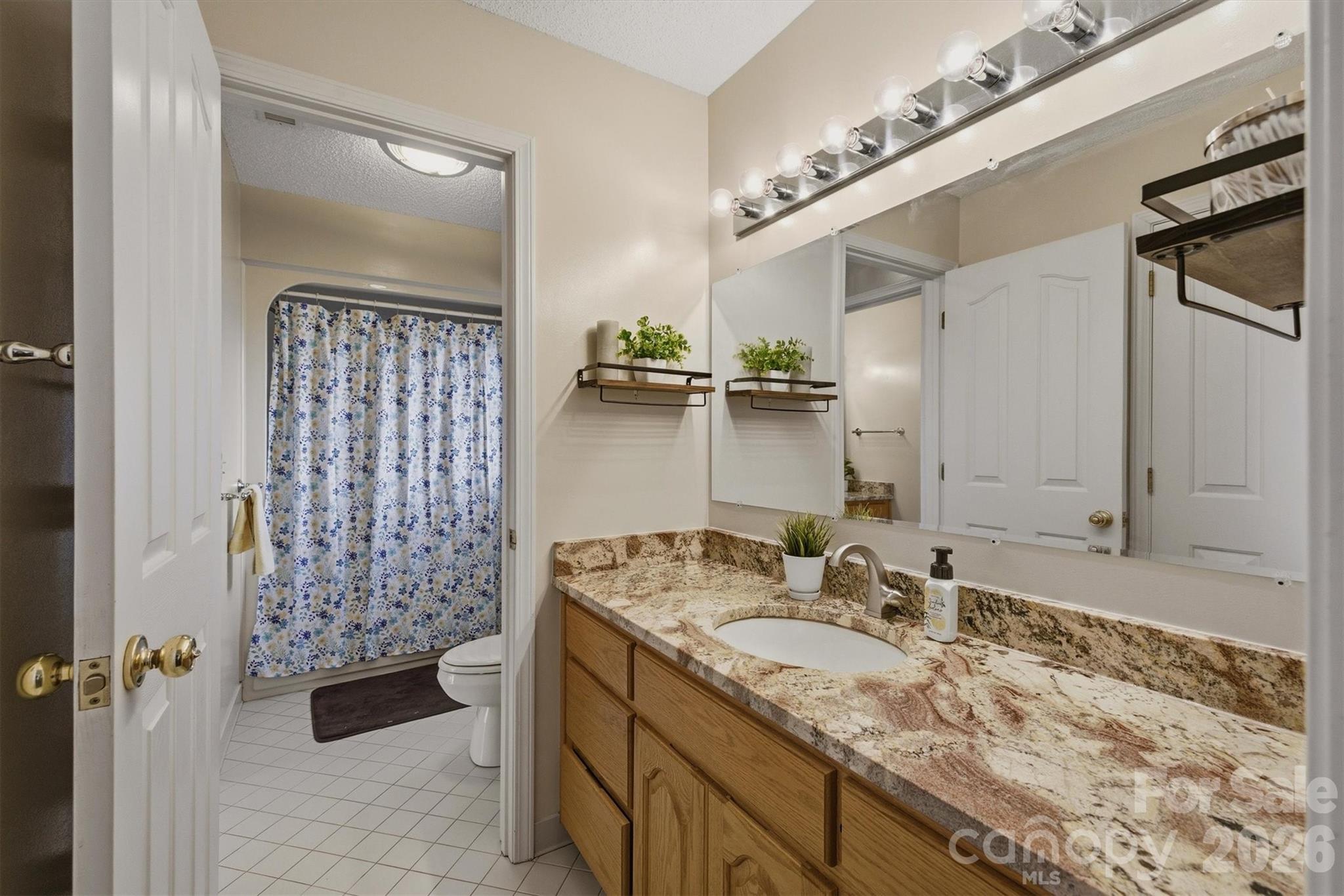 Single Family Residence at 46 Mariners Point Lane, Hickory, photo 18 of 43