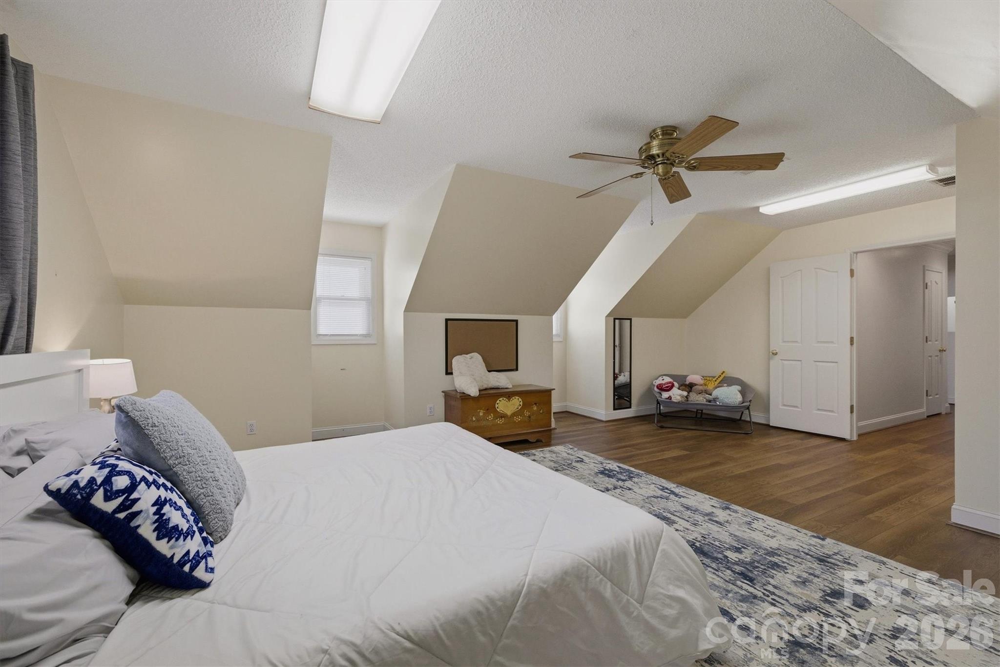 Single Family Residence at 46 Mariners Point Lane, Hickory, photo 19 of 43