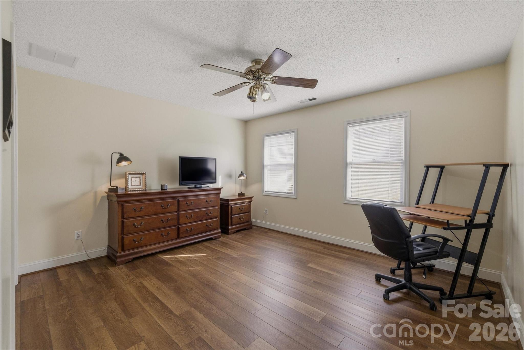 Single Family Residence at 46 Mariners Point Lane, Hickory, photo 22 of 43