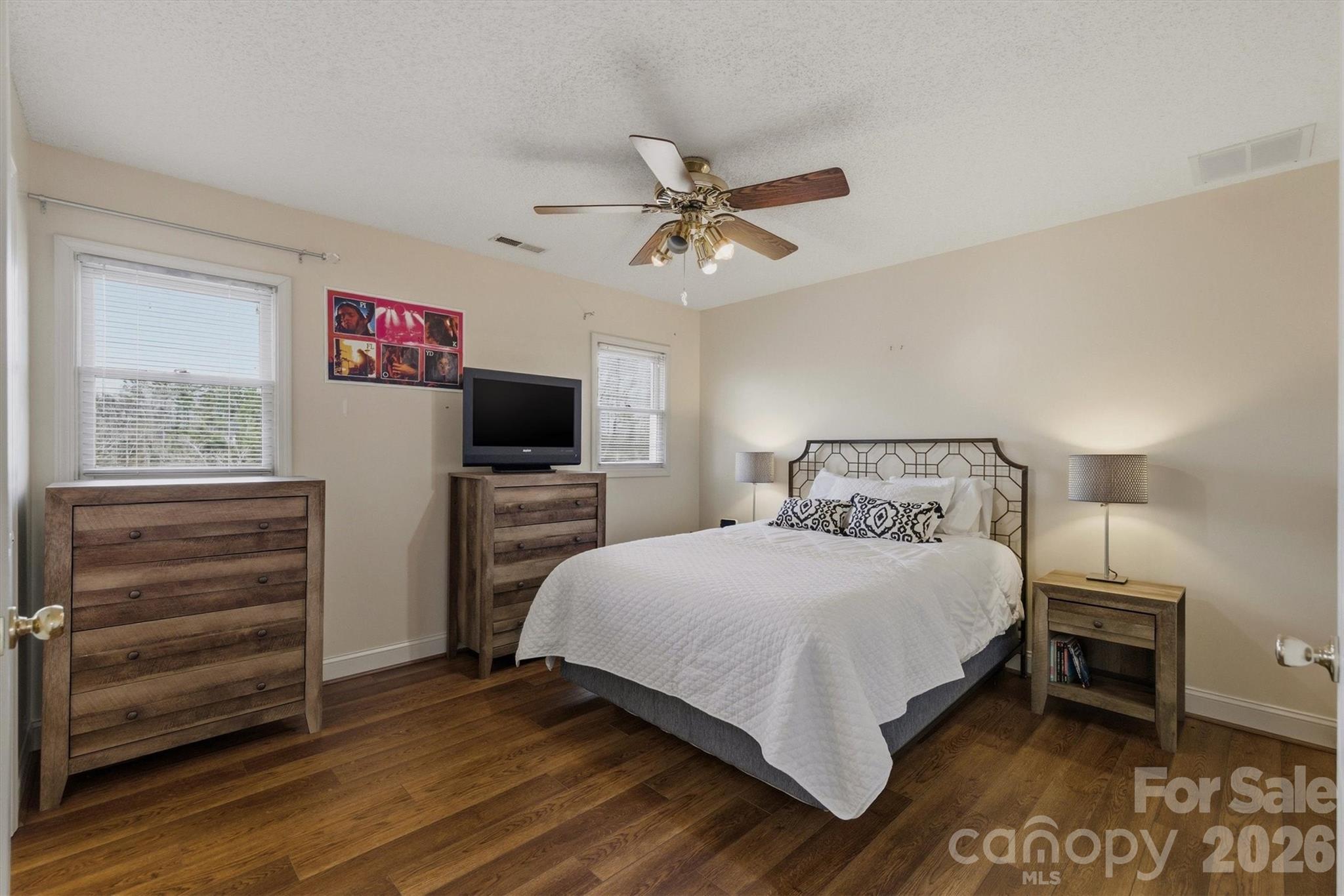 Single Family Residence at 46 Mariners Point Lane, Hickory, photo 23 of 43