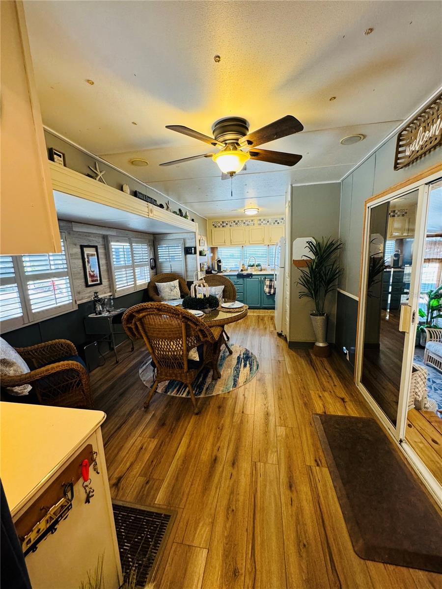 Open Dining Kitchen - 411 ST GEORGE DR, DAVENPORT